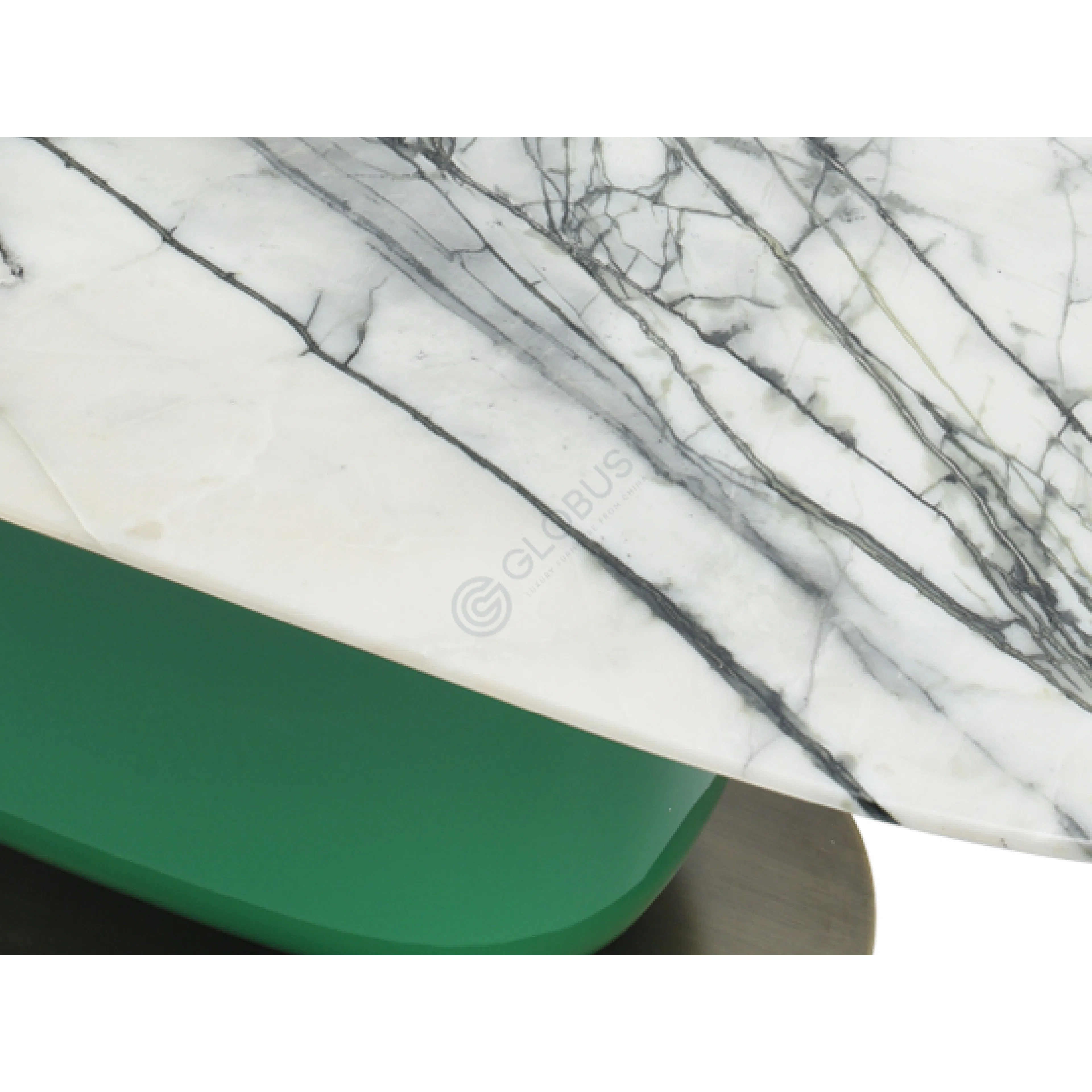 Обеденный стол Adornia