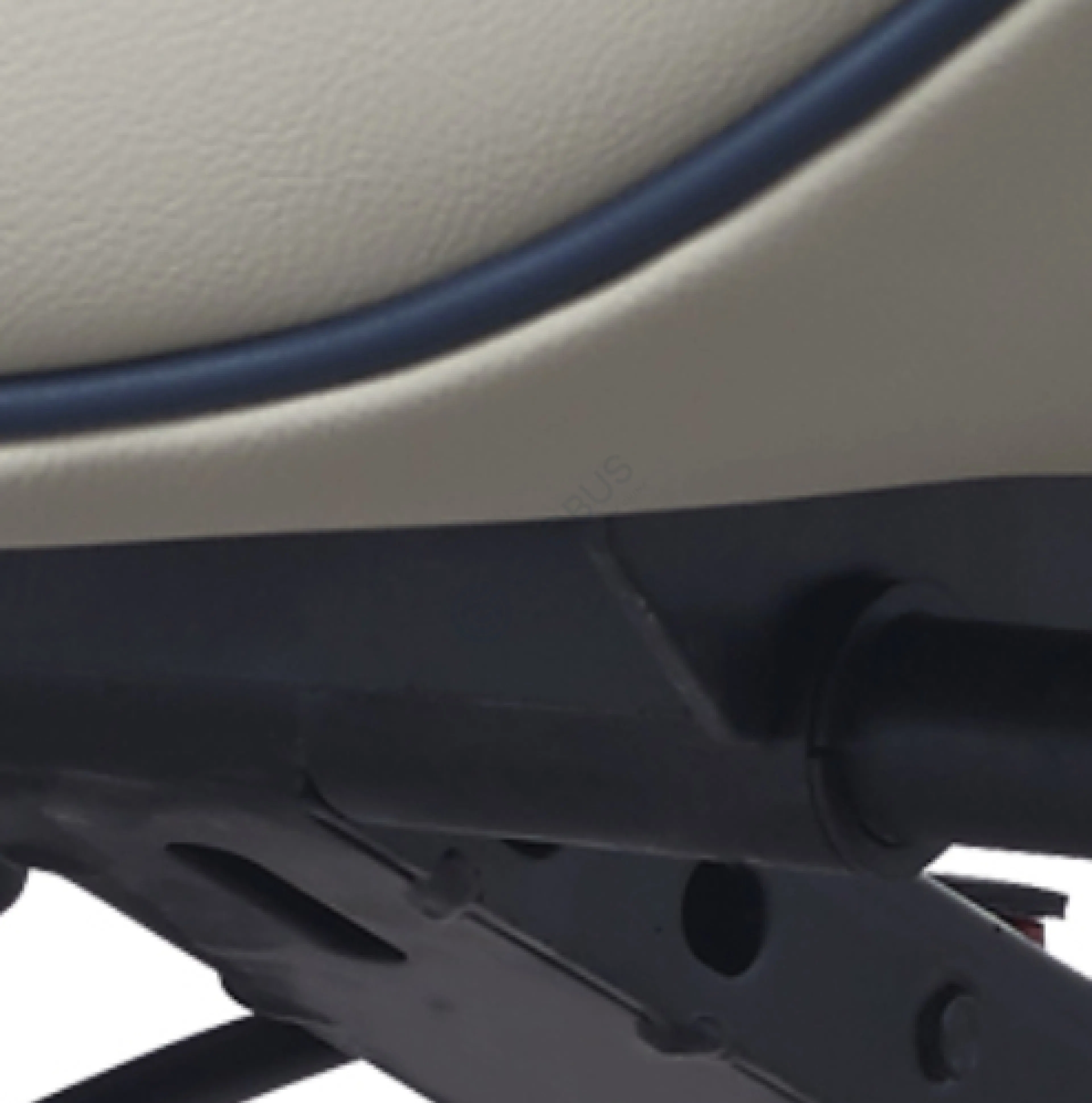 Кресло для руководителя POLTRONA FRAU Regina II