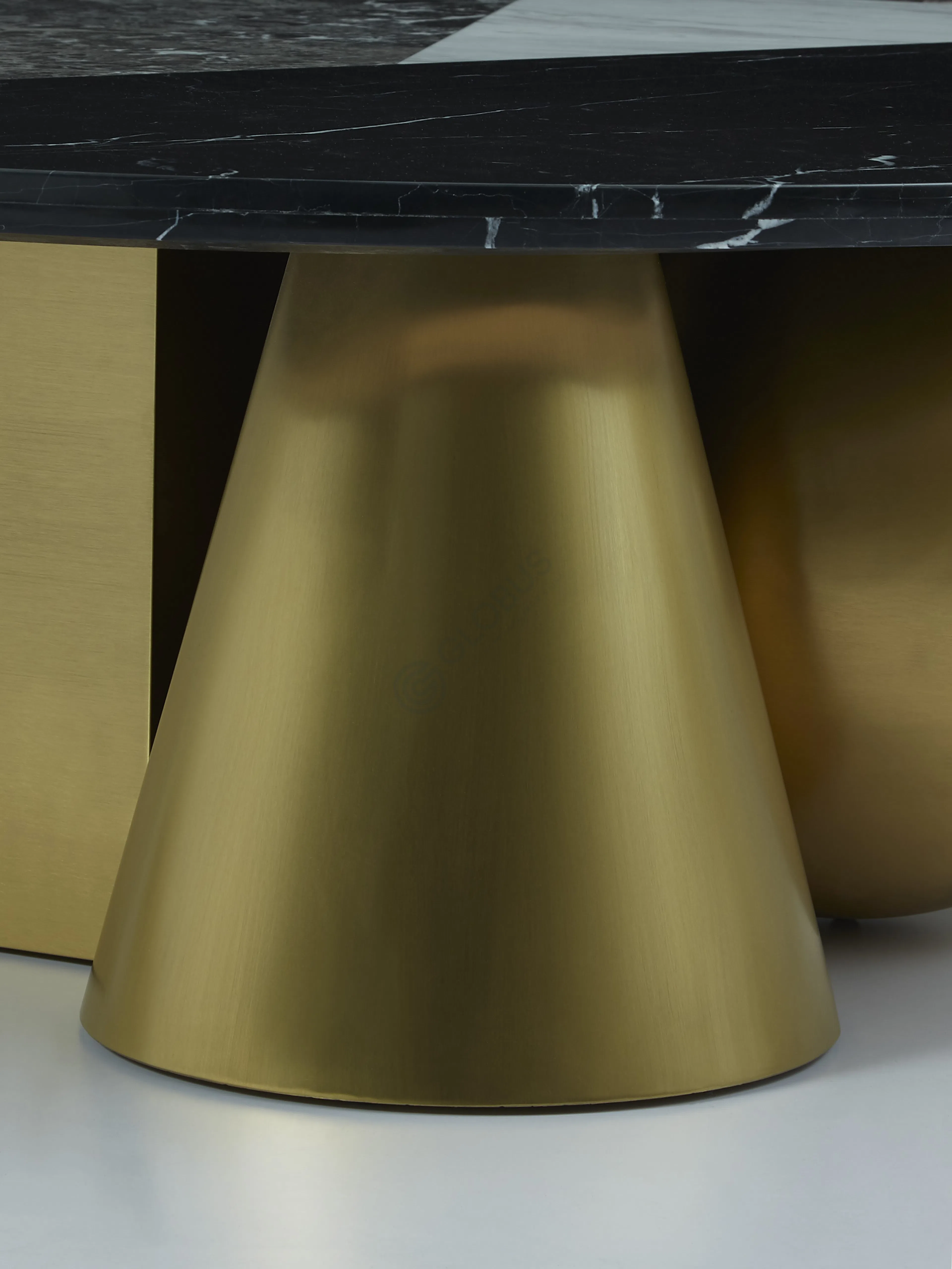 Журнальный столик EICHHOLTZ Tricolori