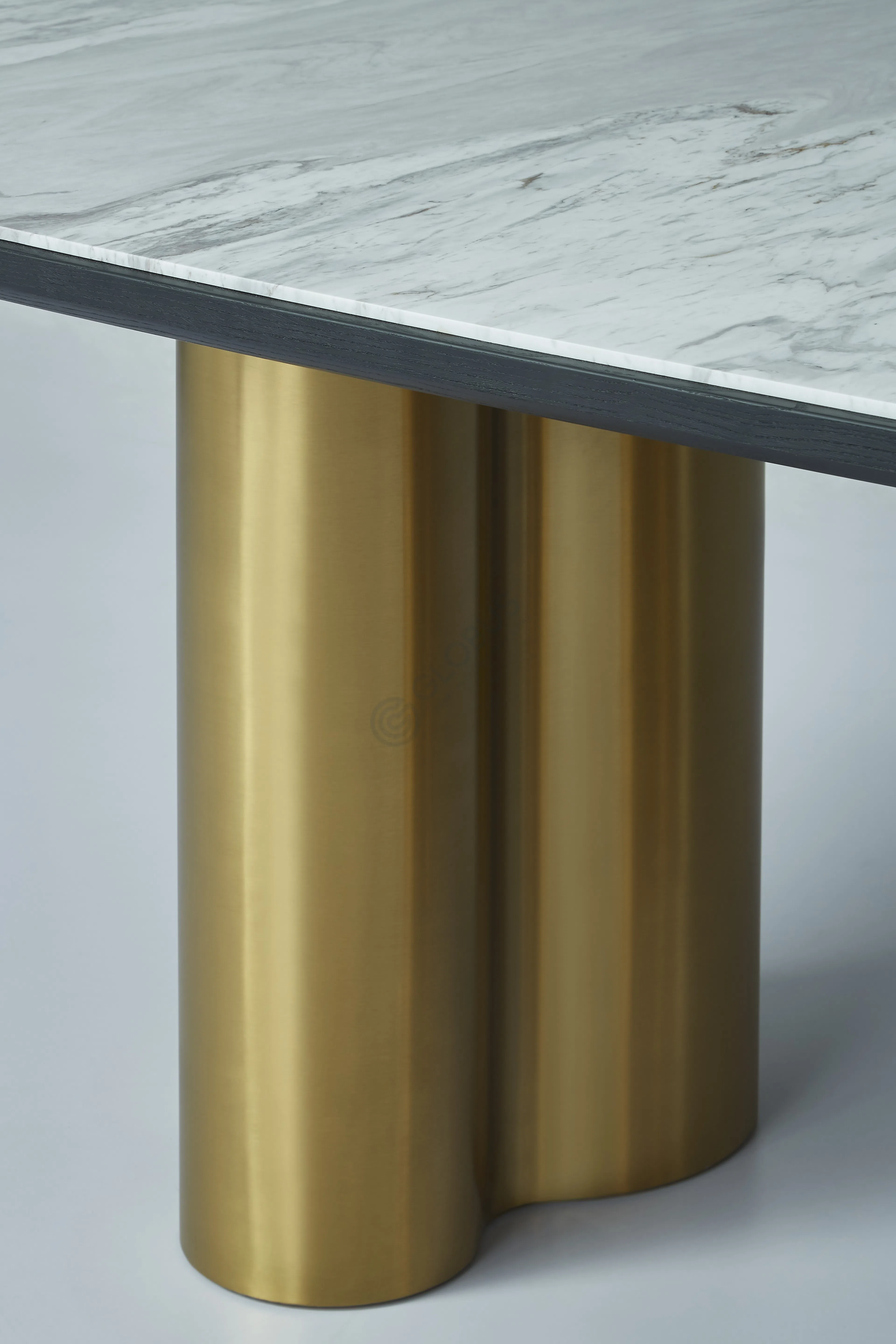 Обеденный стол Eris