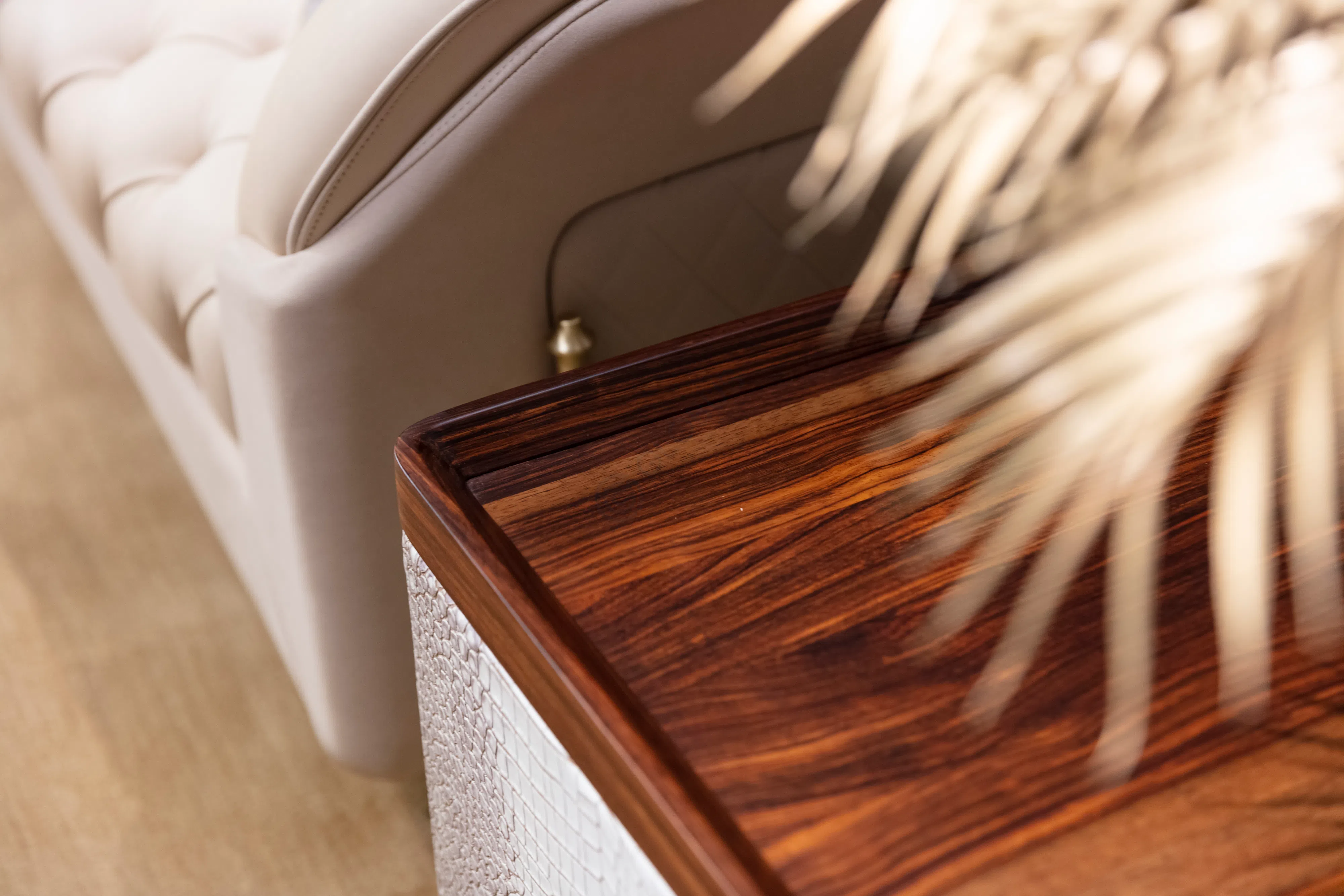 Угловой столик Hesperos