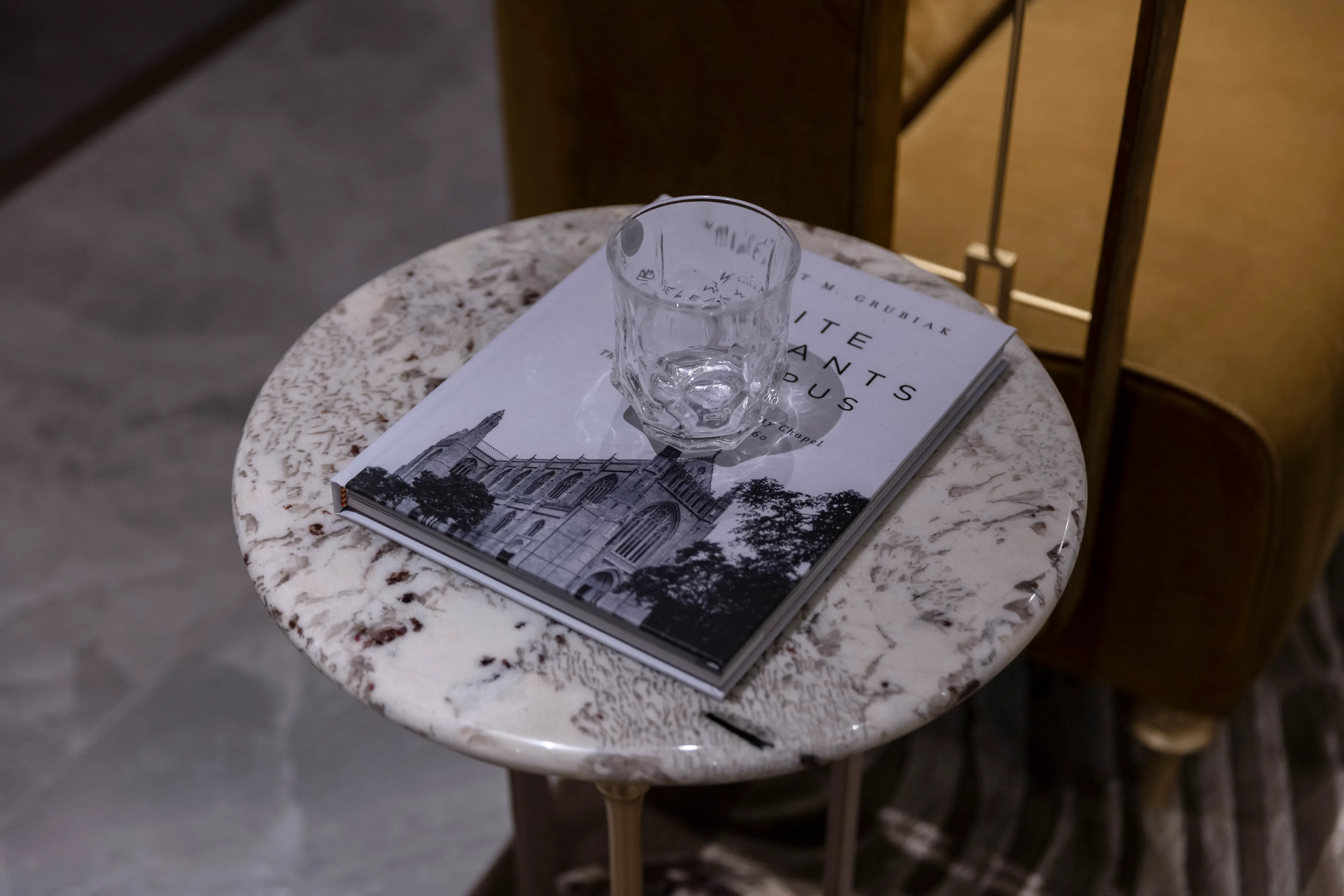 Угловой столик Rosaluna