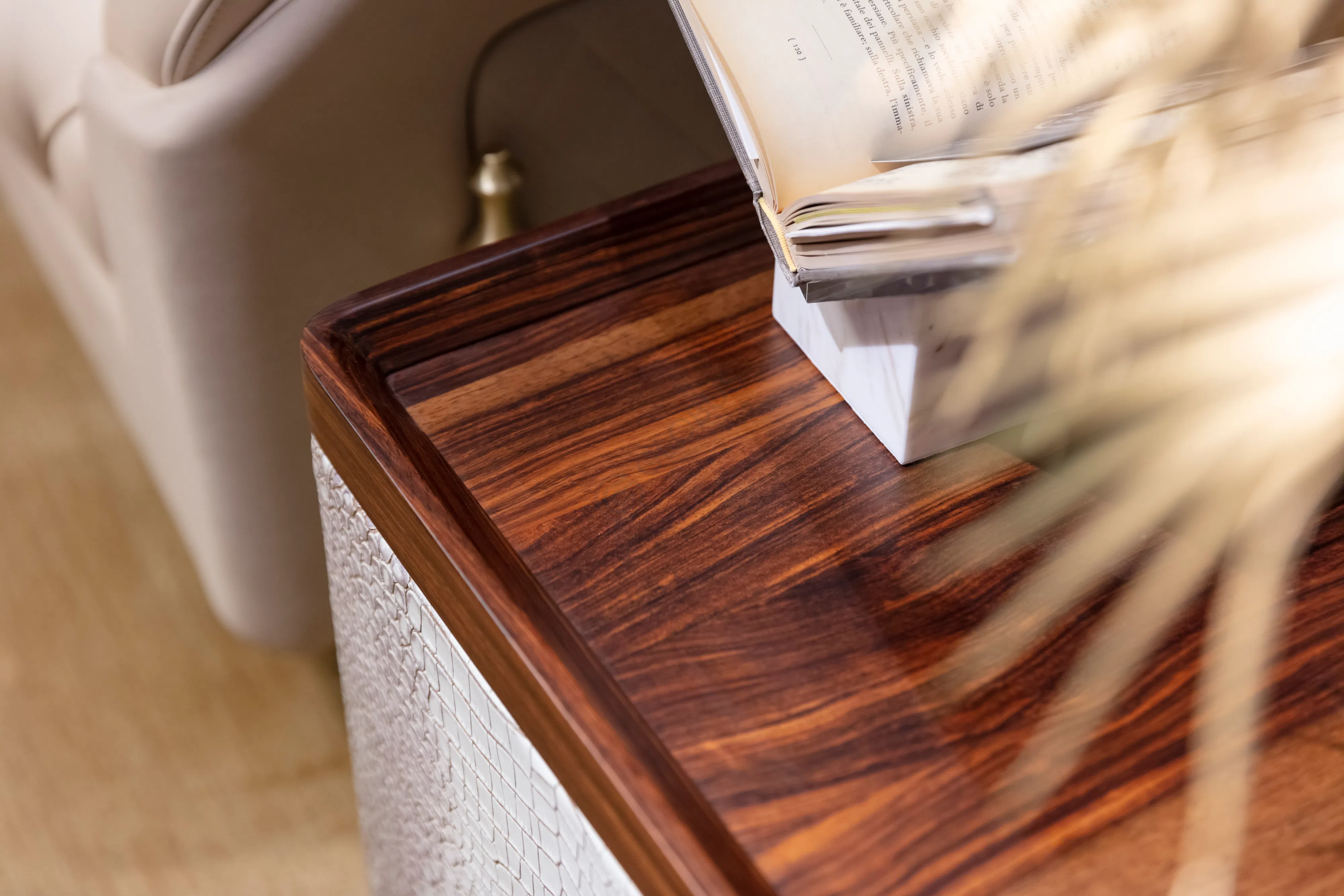 Угловой столик Hesperos