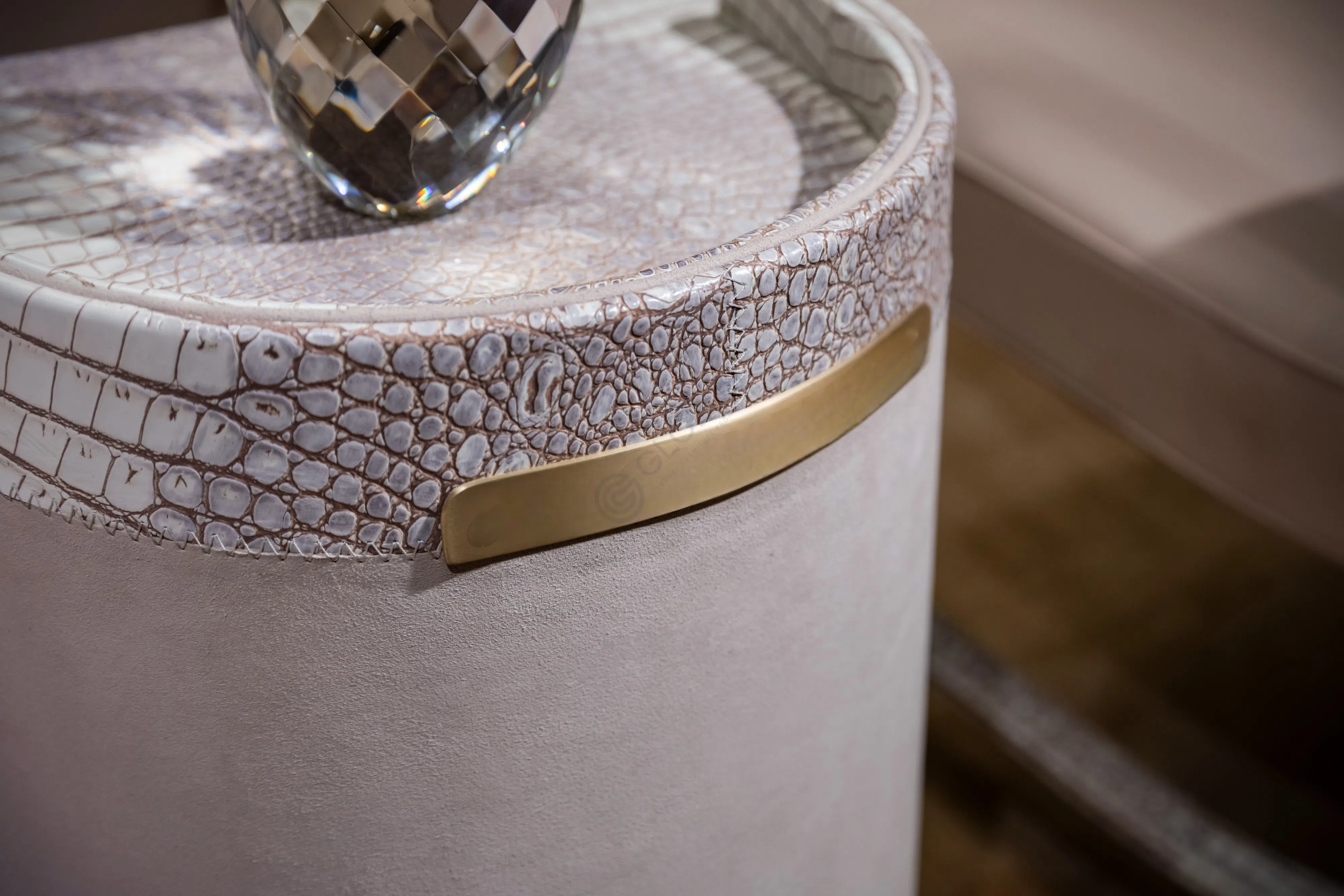 Угловой столик Bevilacqua