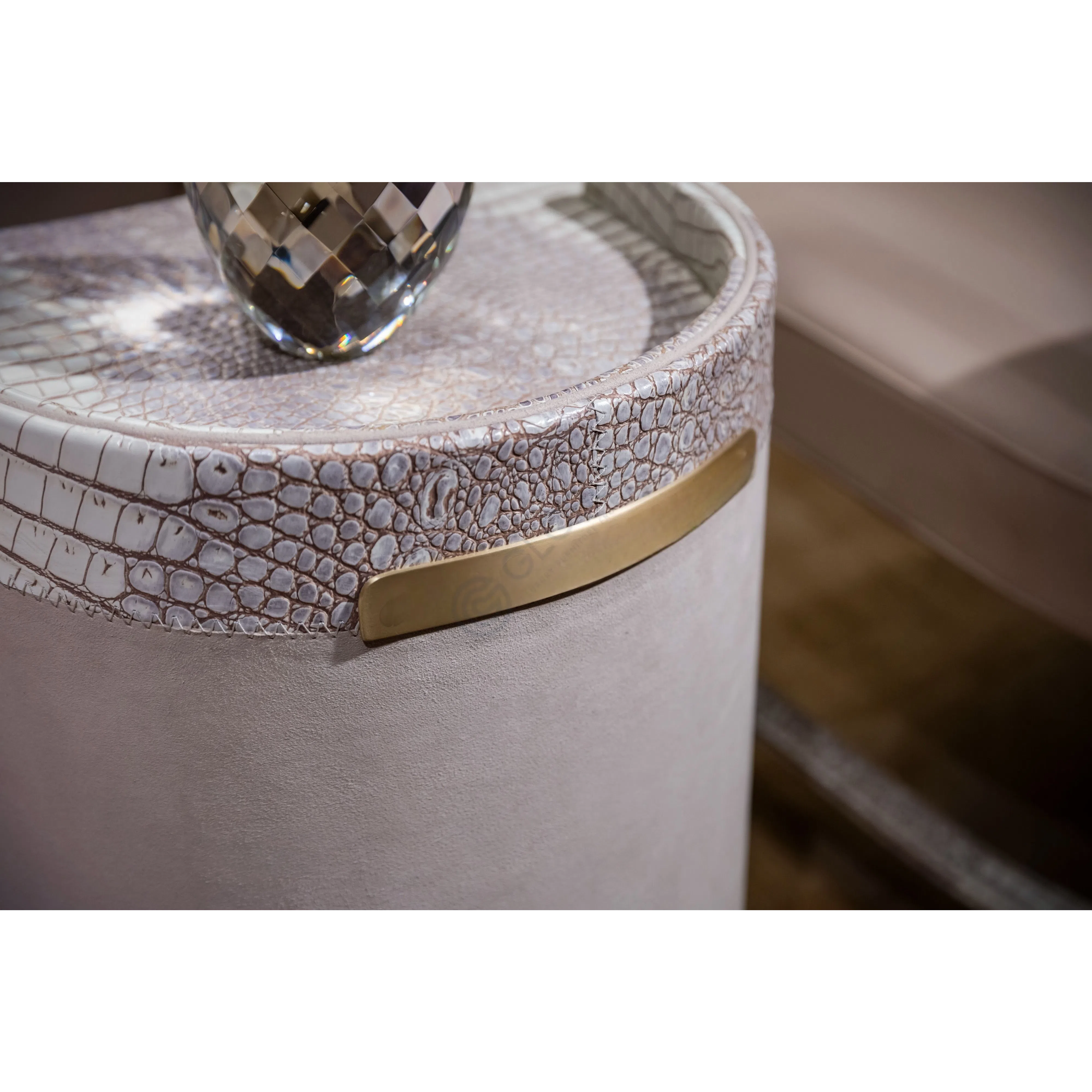 Угловой столик Bevilacqua