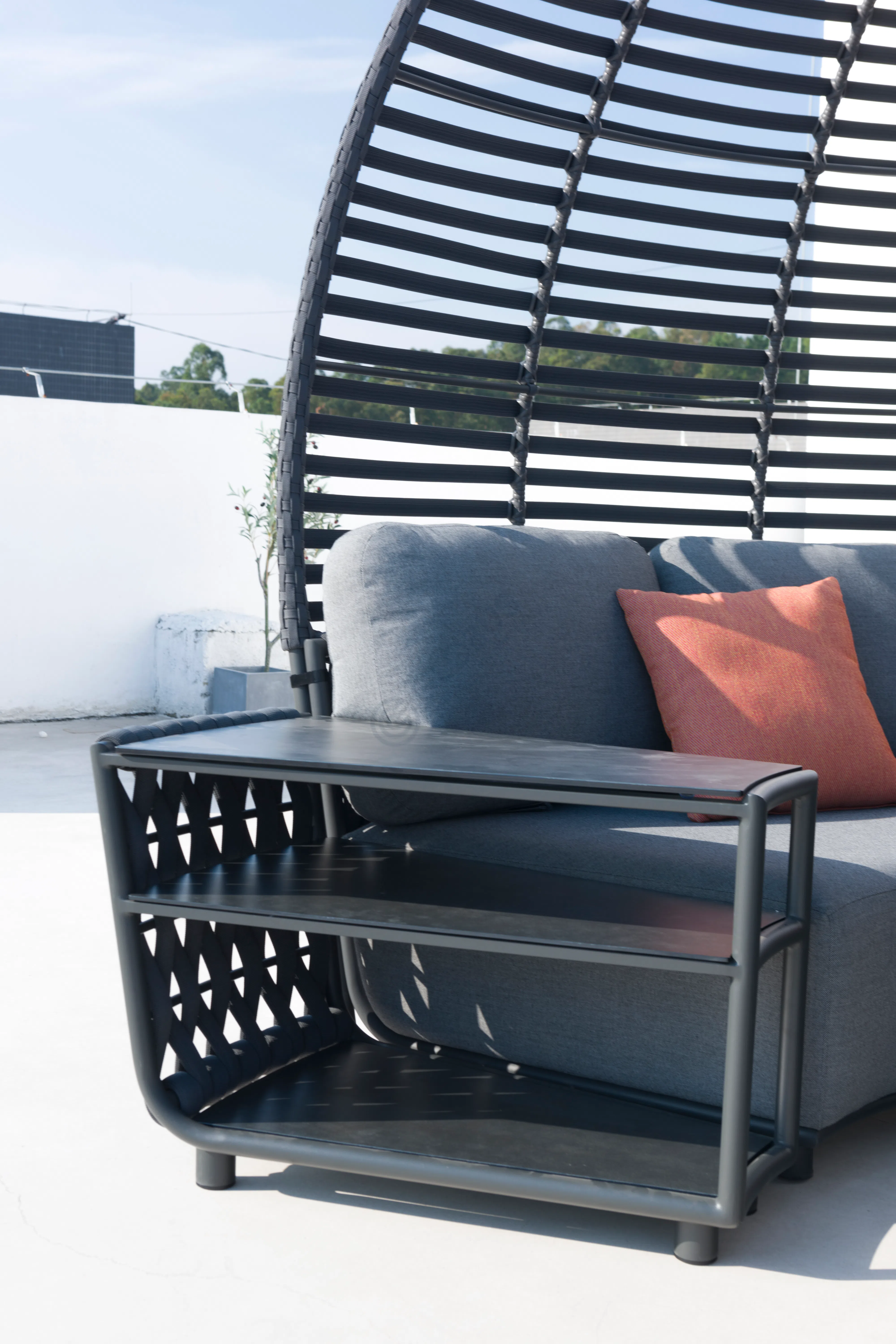 Уличный угловой столик COUTURE JARDIN