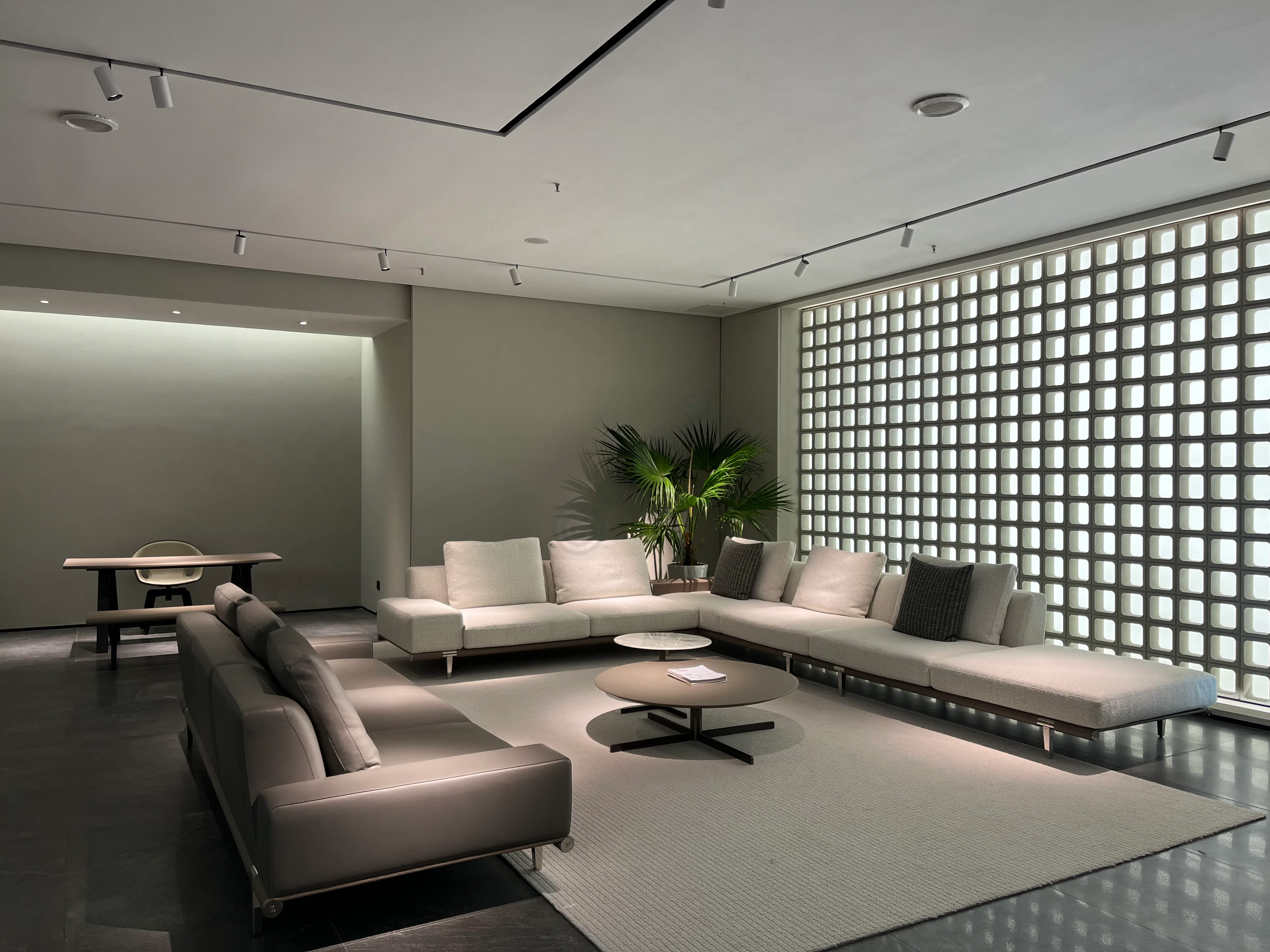 Журнальный столик POLTRONA FRAU Bob