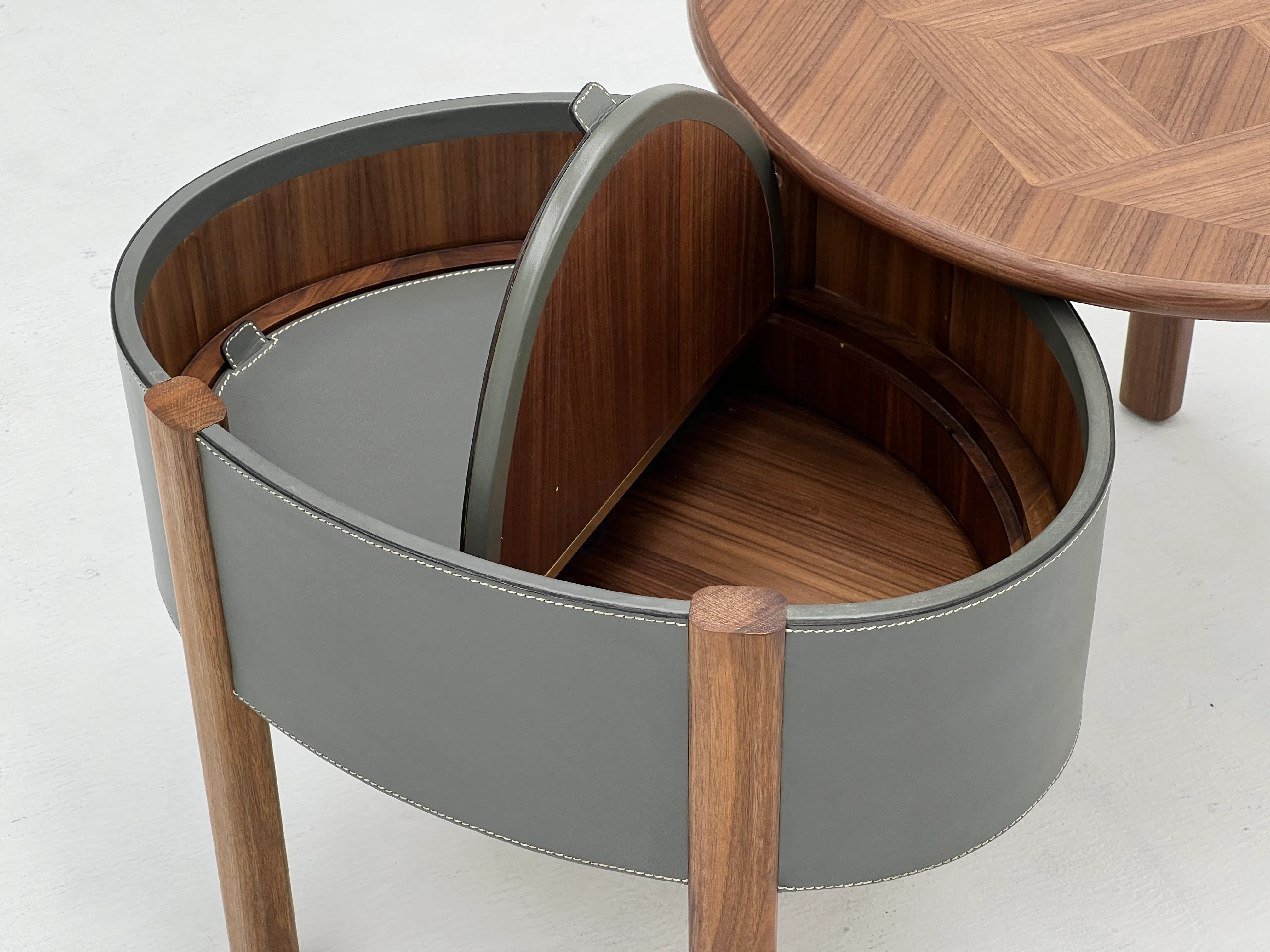 Угловой столик HERMES Metiers