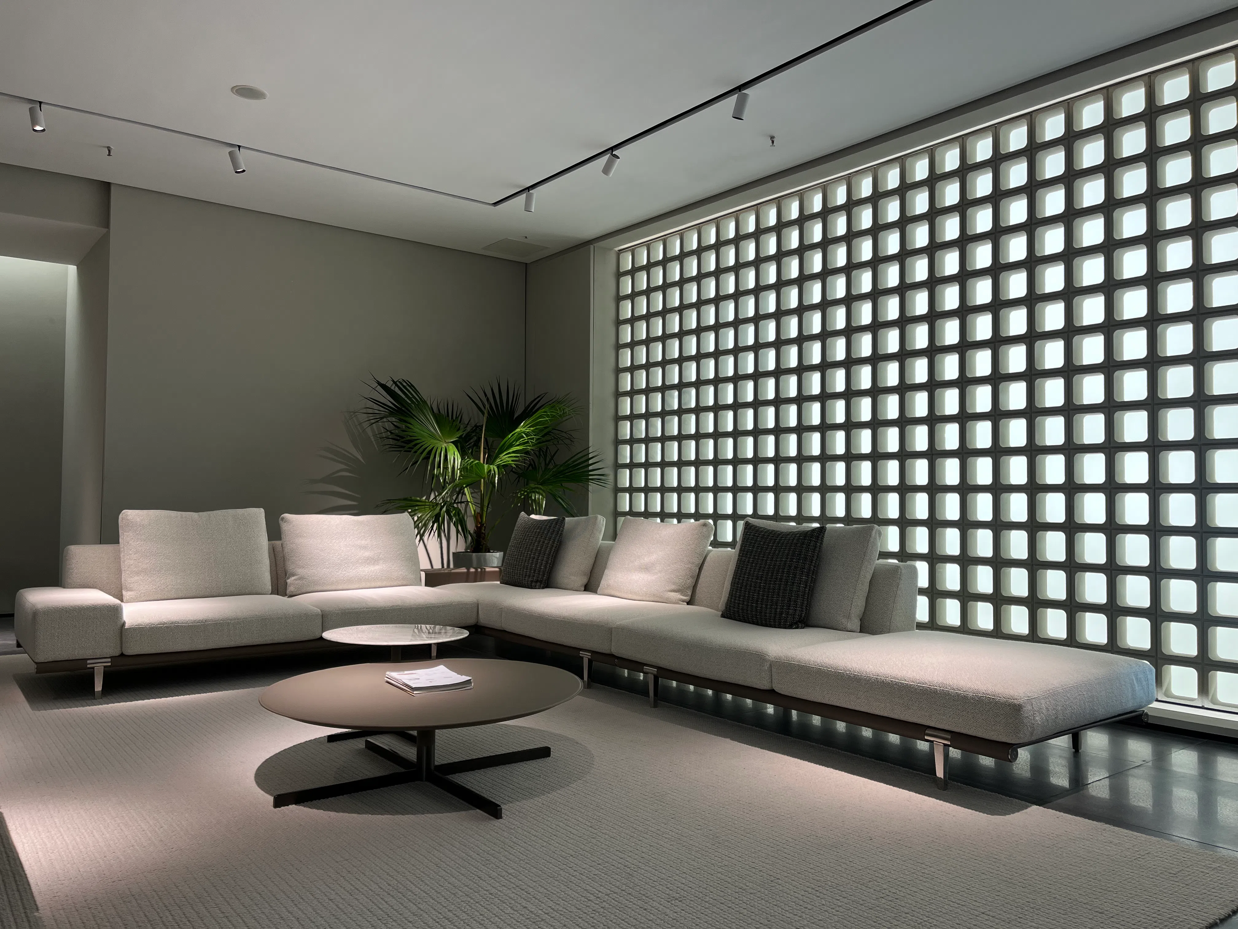 Журнальный столик POLTRONA FRAU Bob