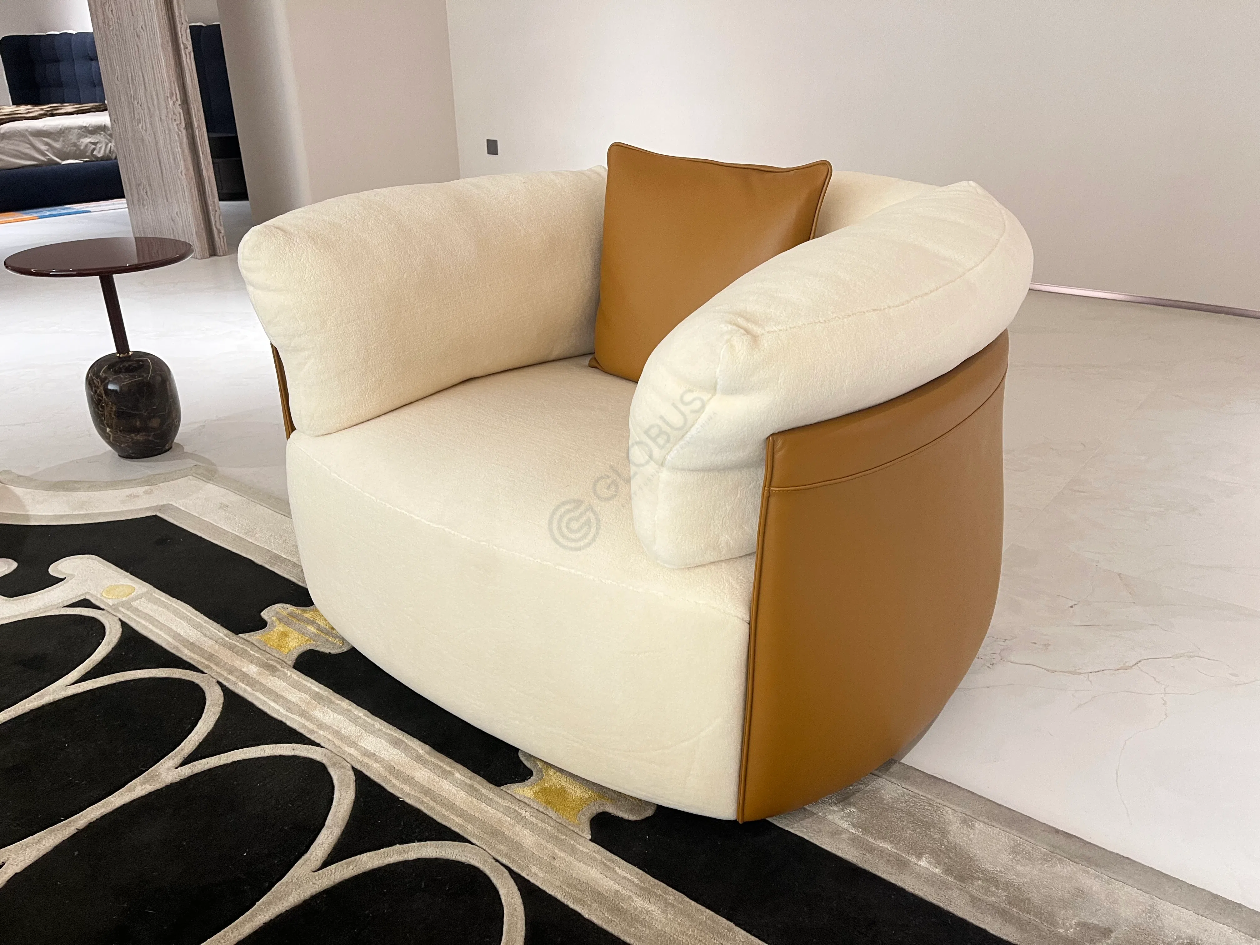 Кресло FENDI Peekasit