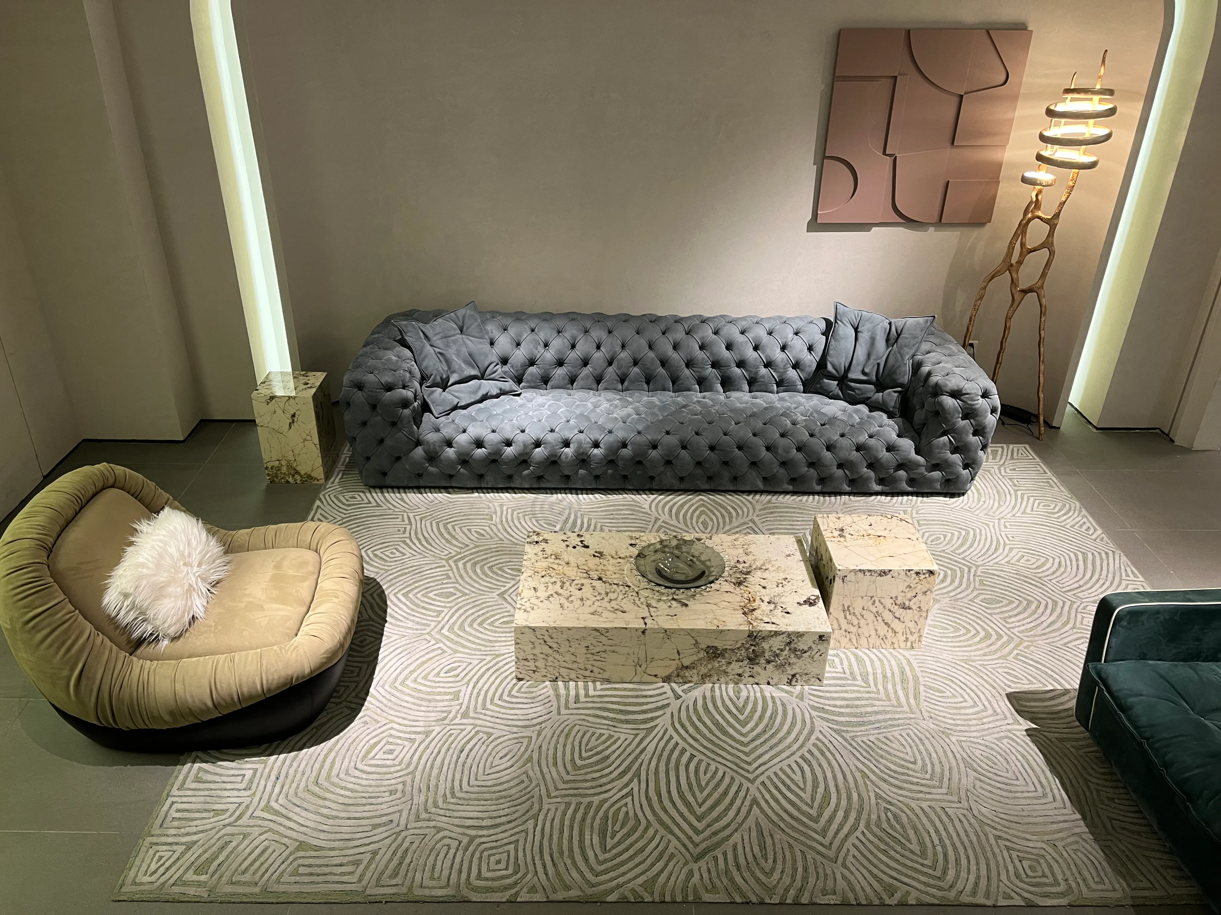 Угловой столик Girogina