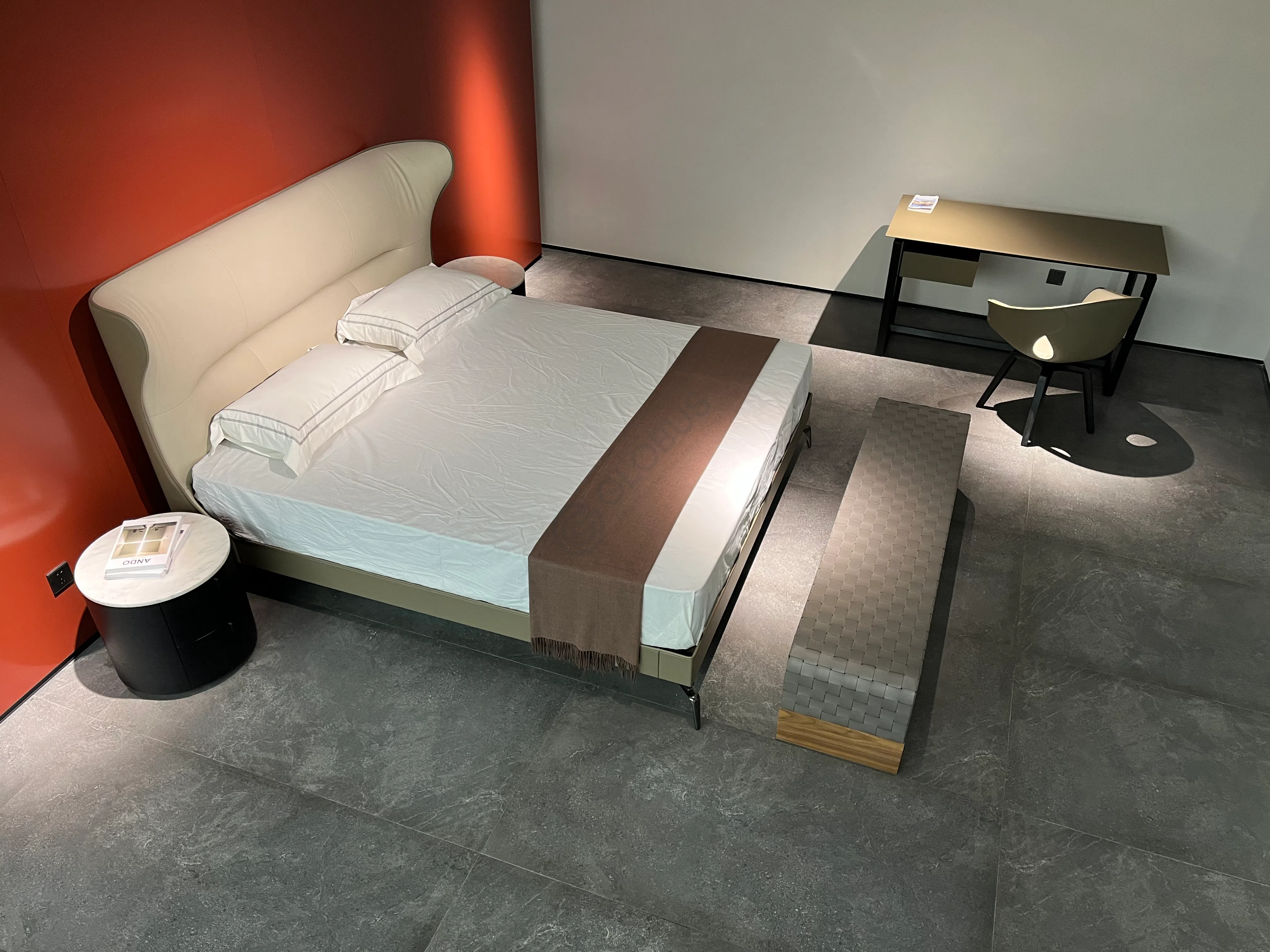 Кровать POLTRONA FRAU Mamy Blue