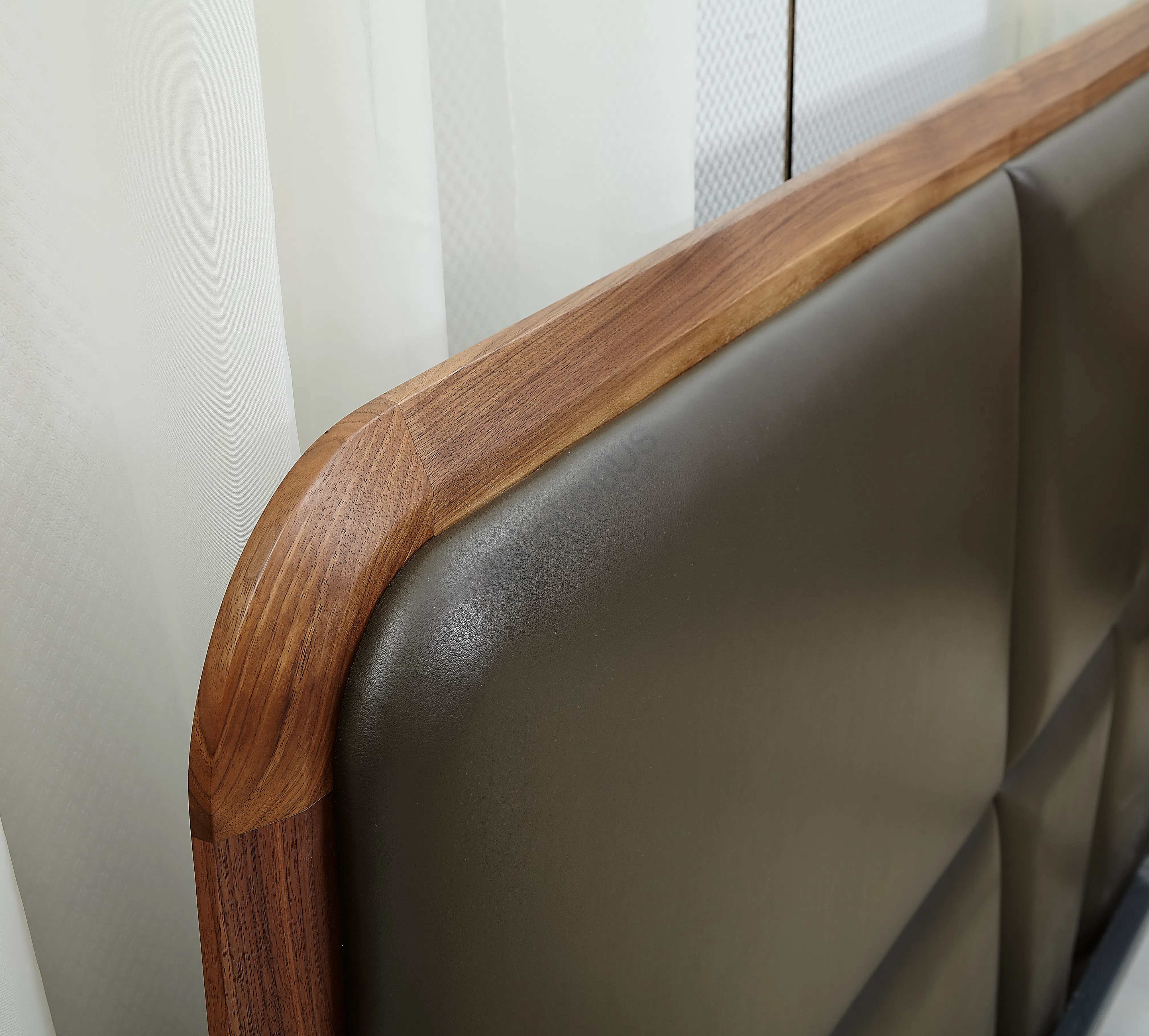 Кровать Yoland