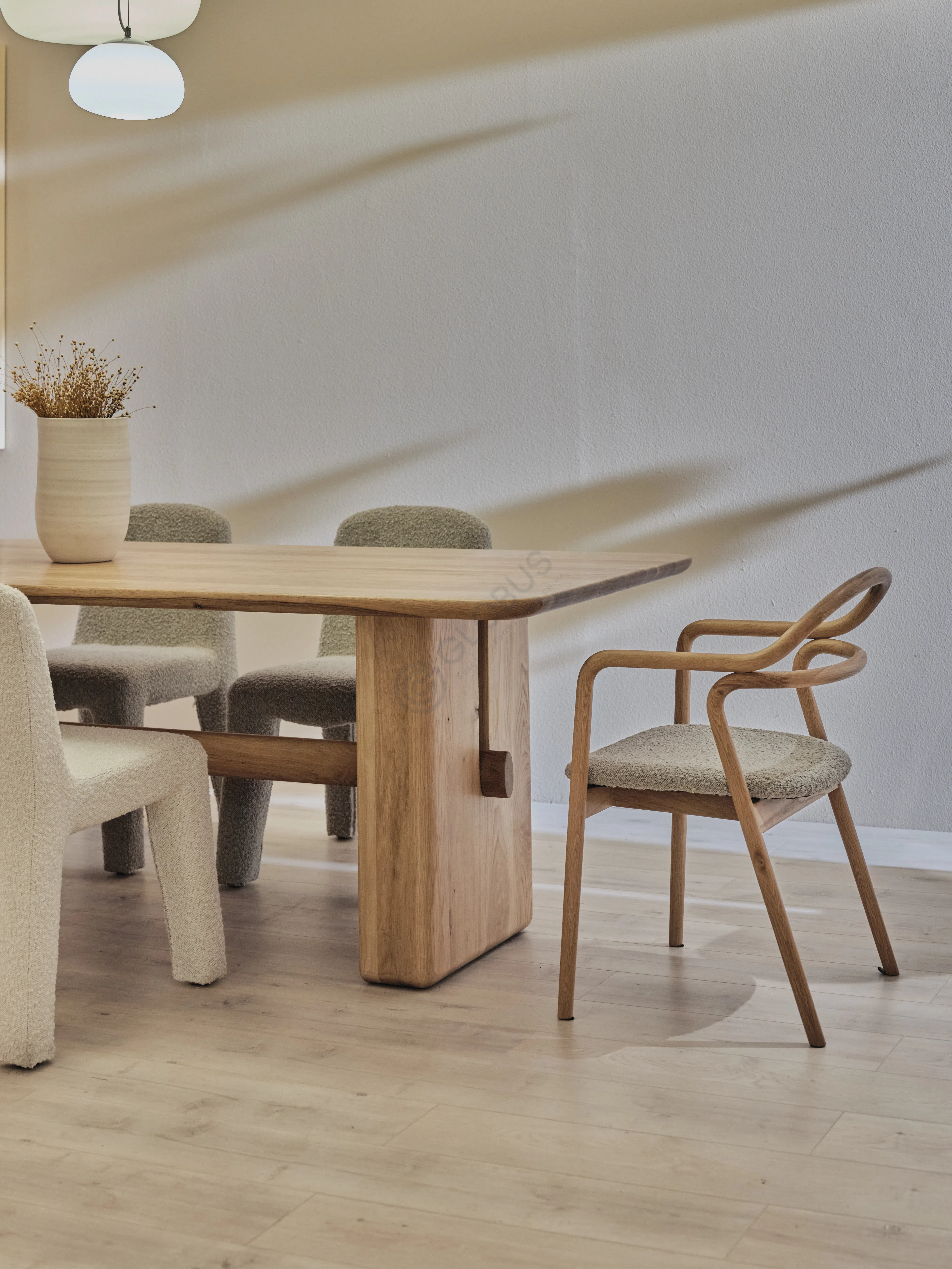 Обеденный стол Xelianne