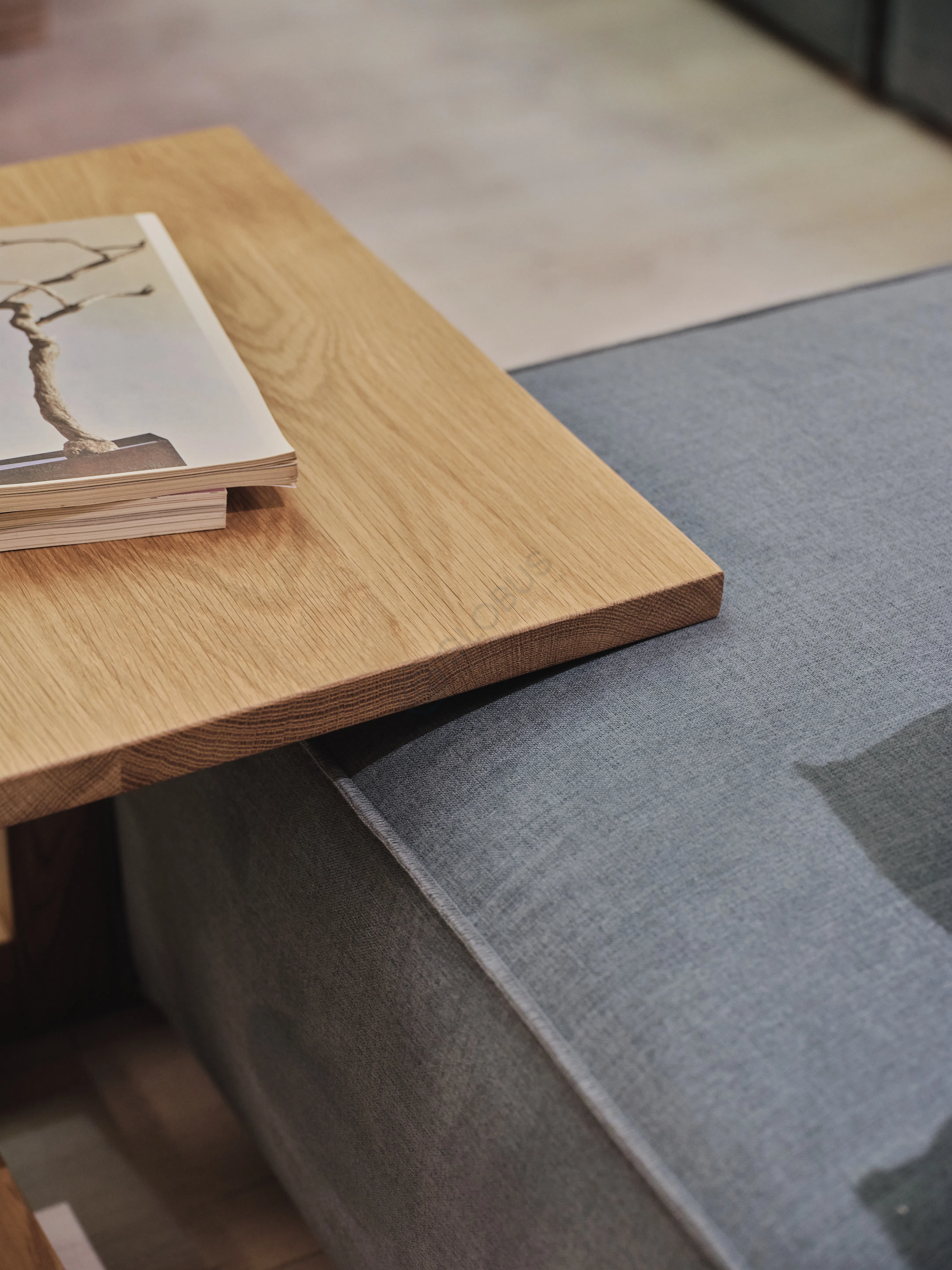 Угловой столик Laquina