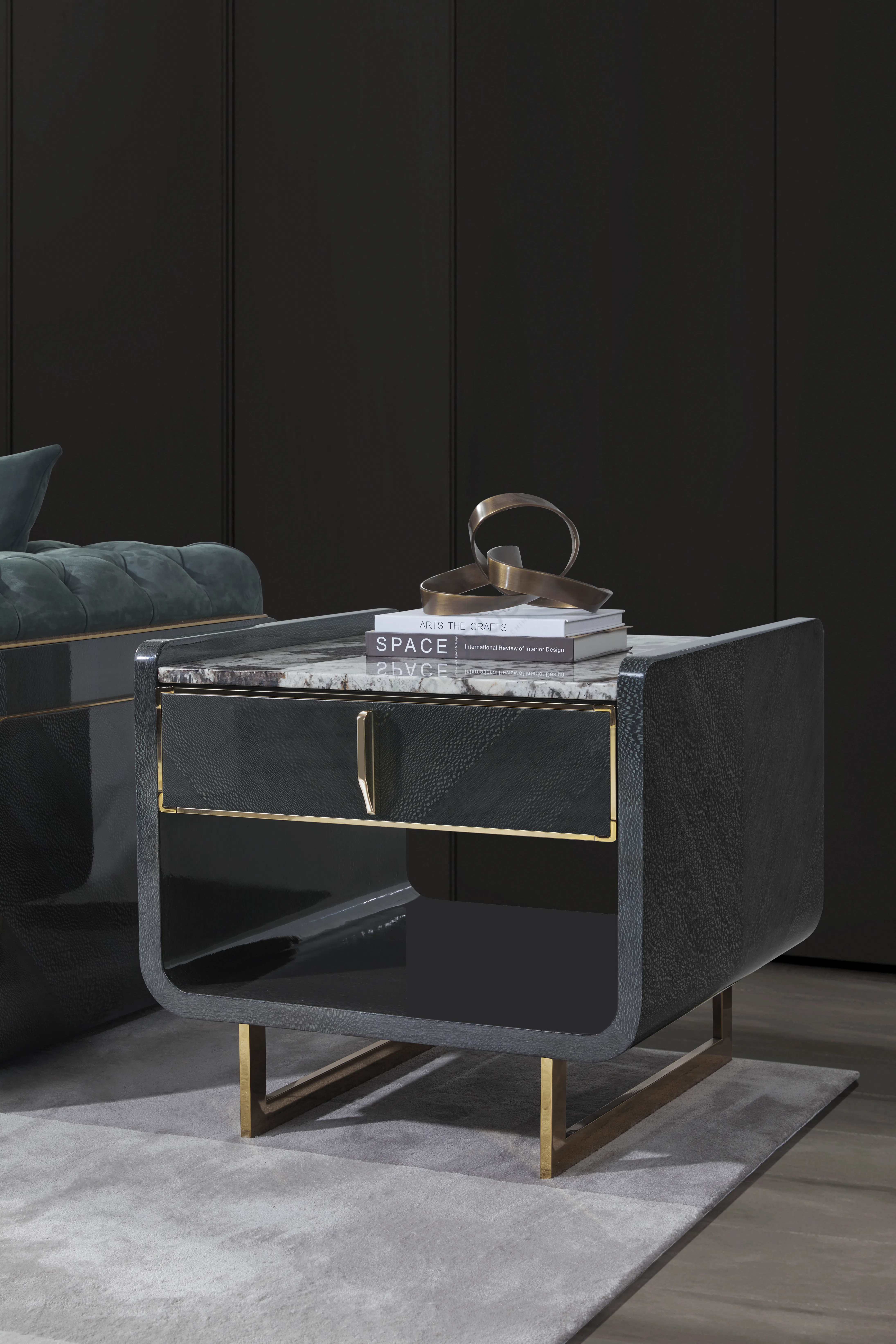 Угловой столик Mariorio