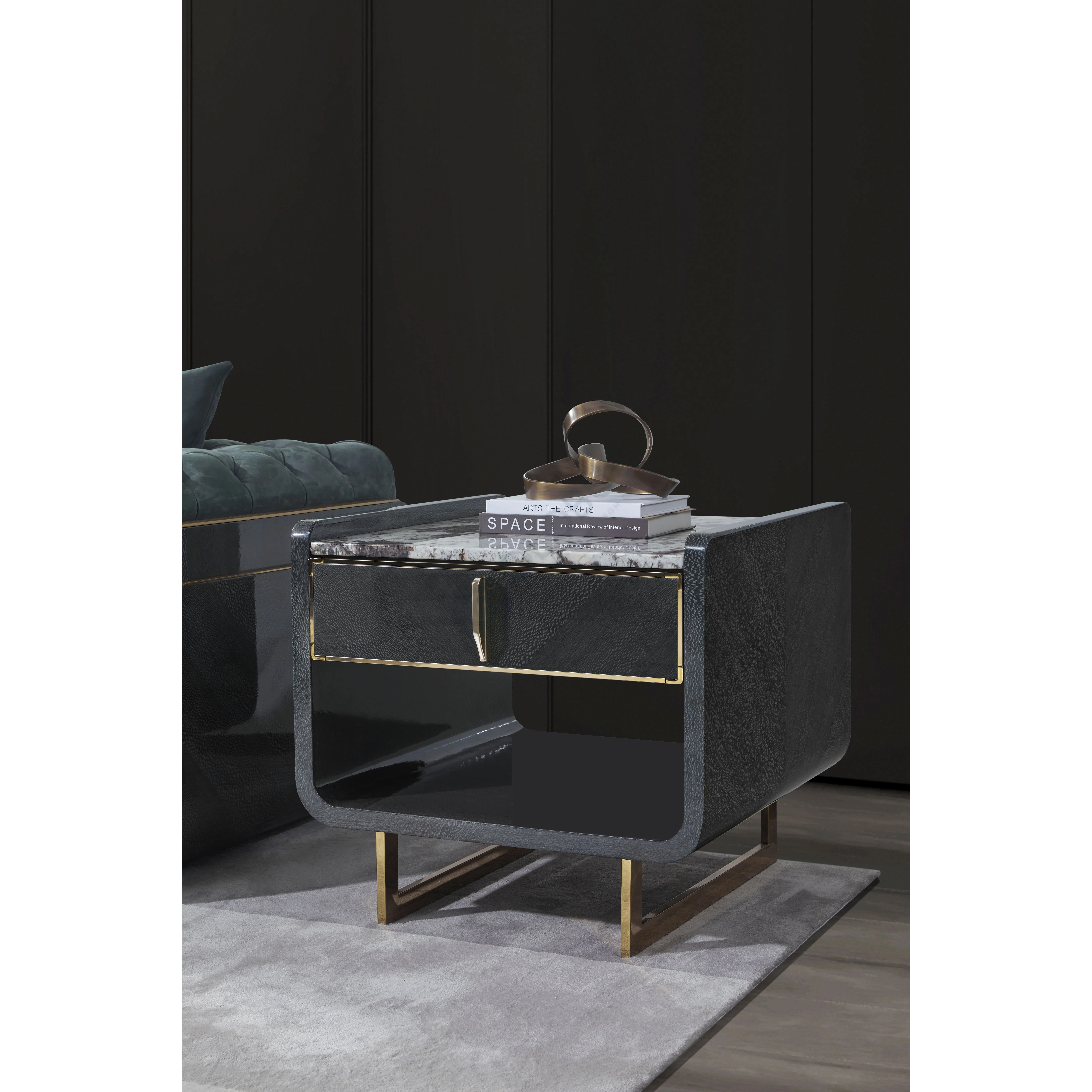 Угловой столик Mariorio