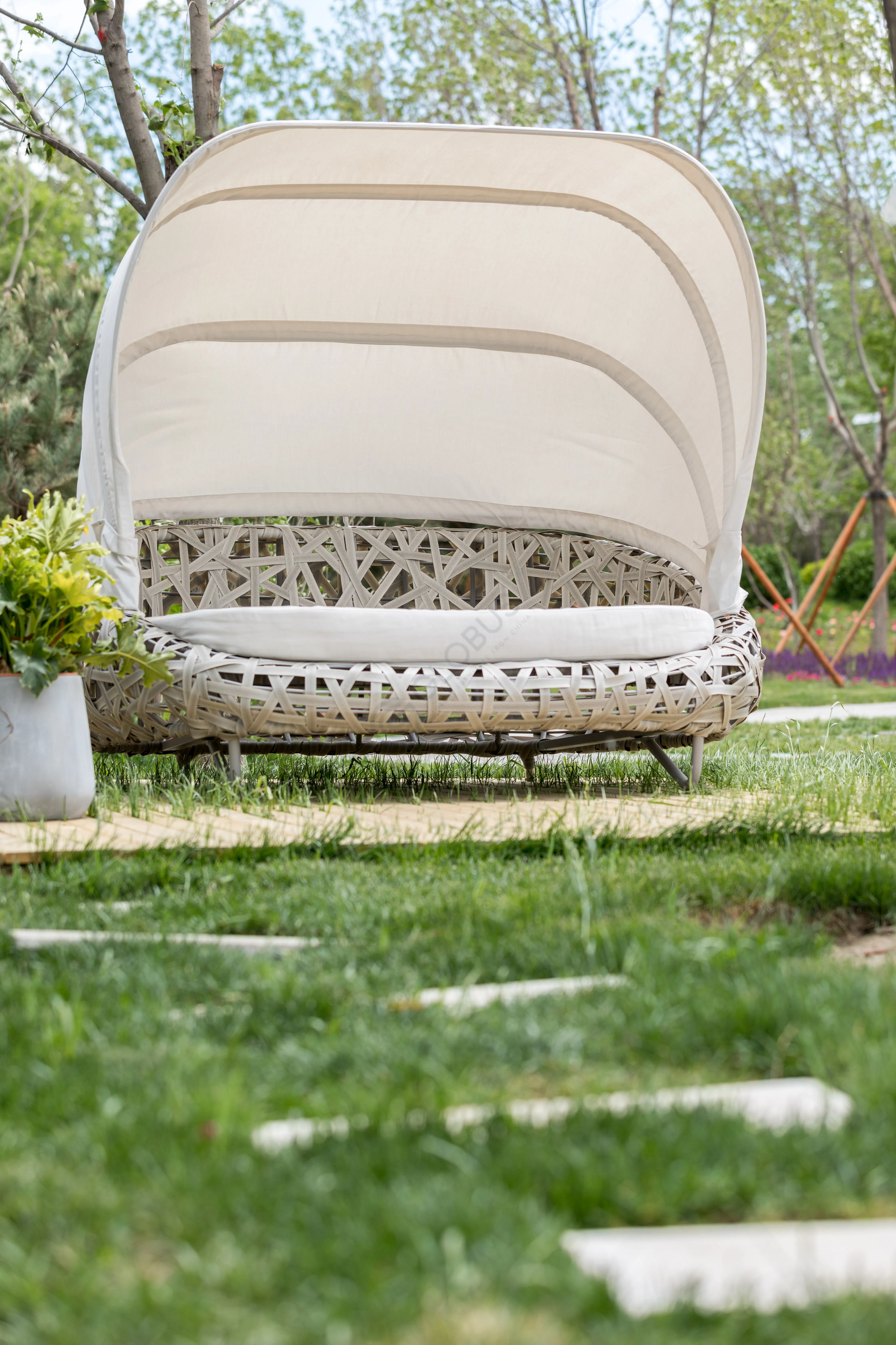 Уличная кушетка COUTURE JARDIN