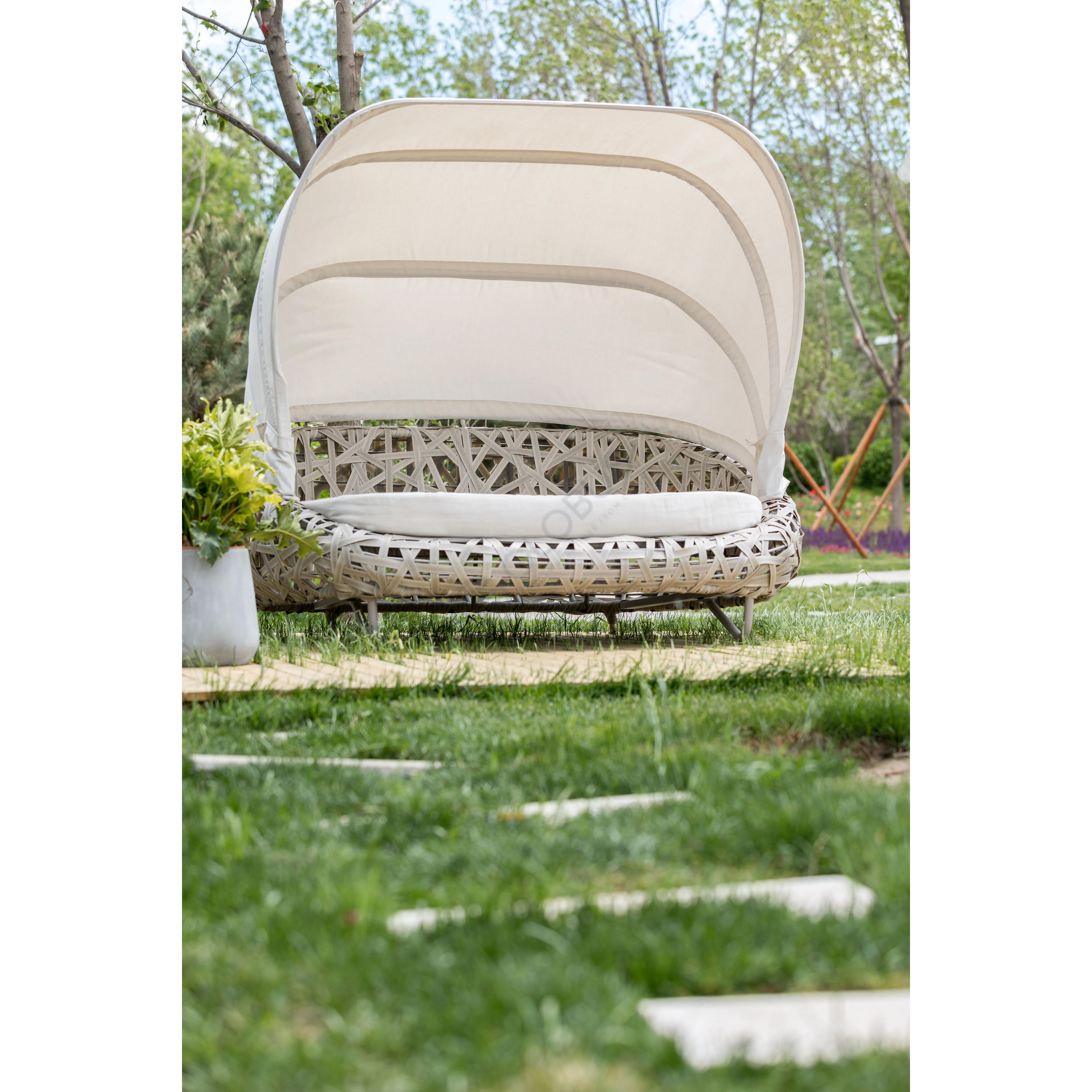 Уличная кушетка COUTURE JARDIN