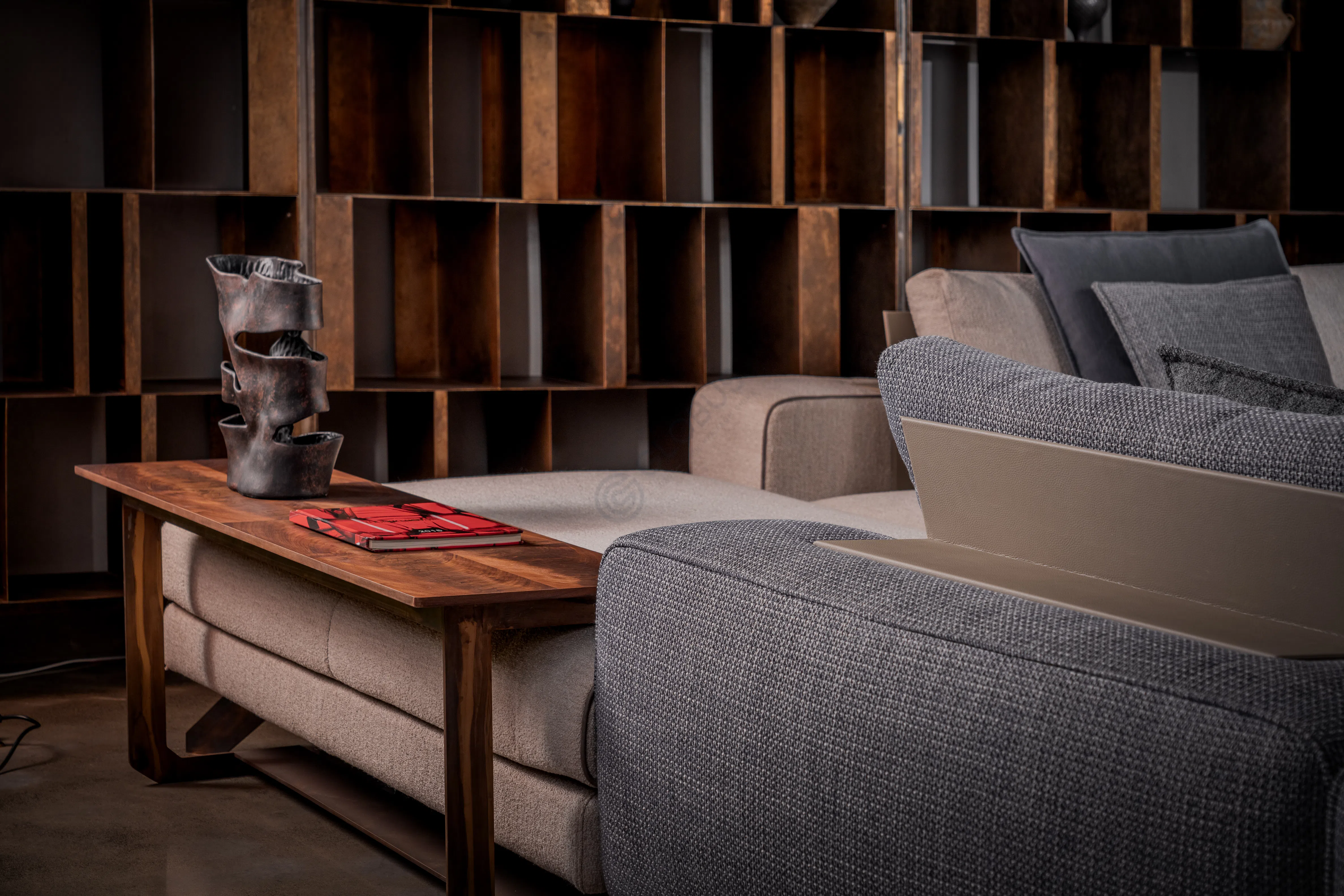 Угловой столик Sofisto