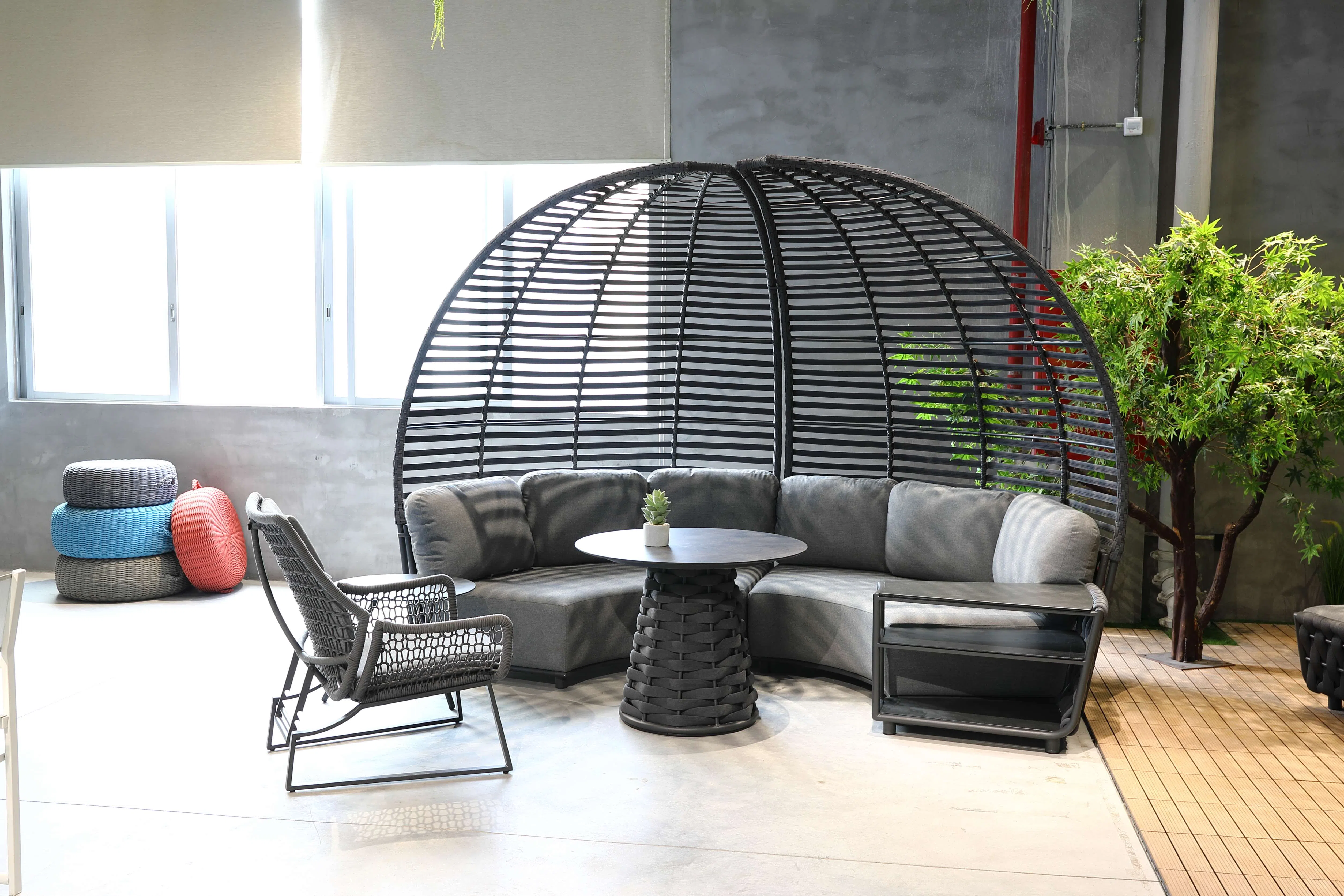 Уличный угловой столик COUTURE JARDIN