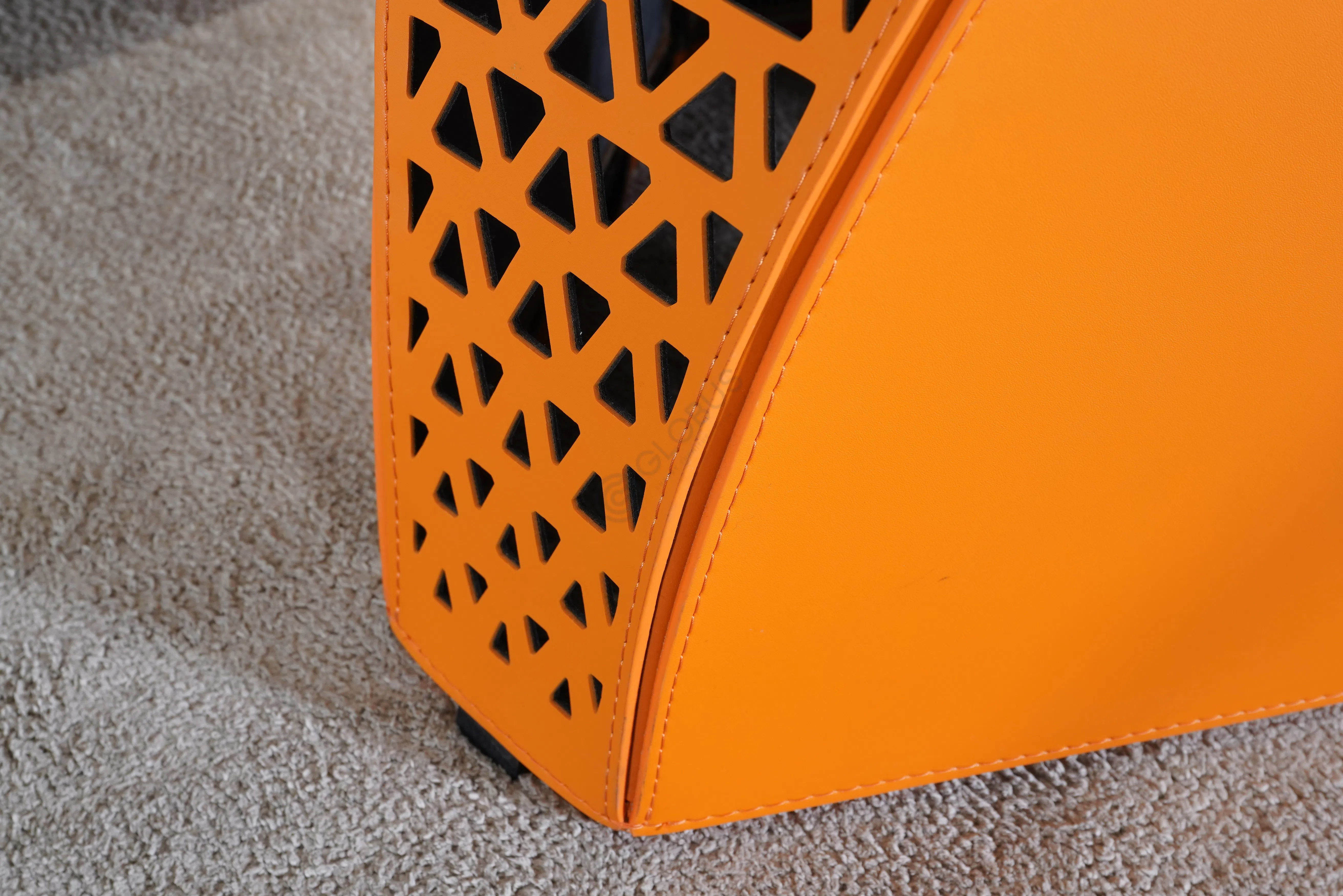 Угловой столик POLTRONA FRAU Hudson