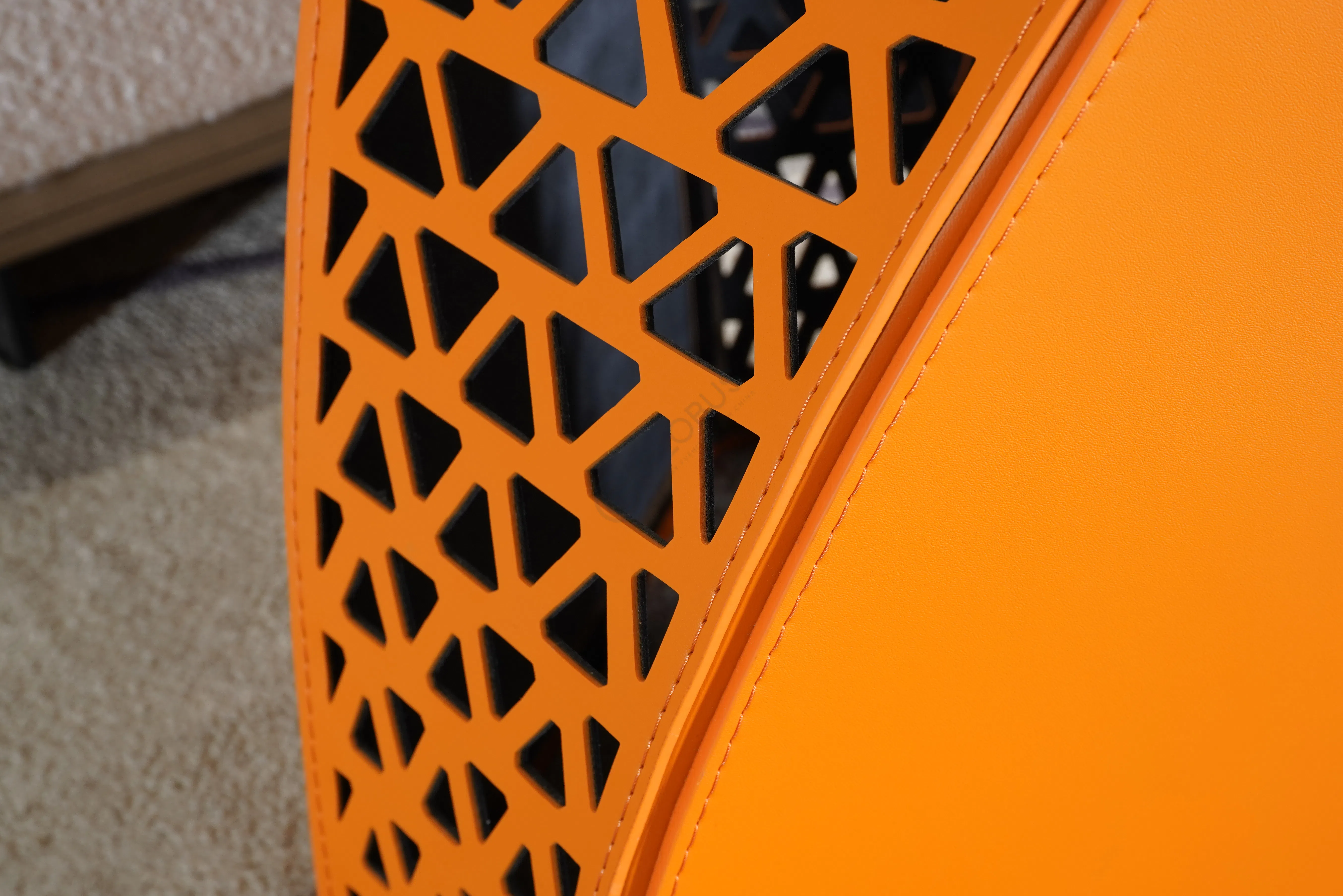 Угловой столик POLTRONA FRAU Hudson