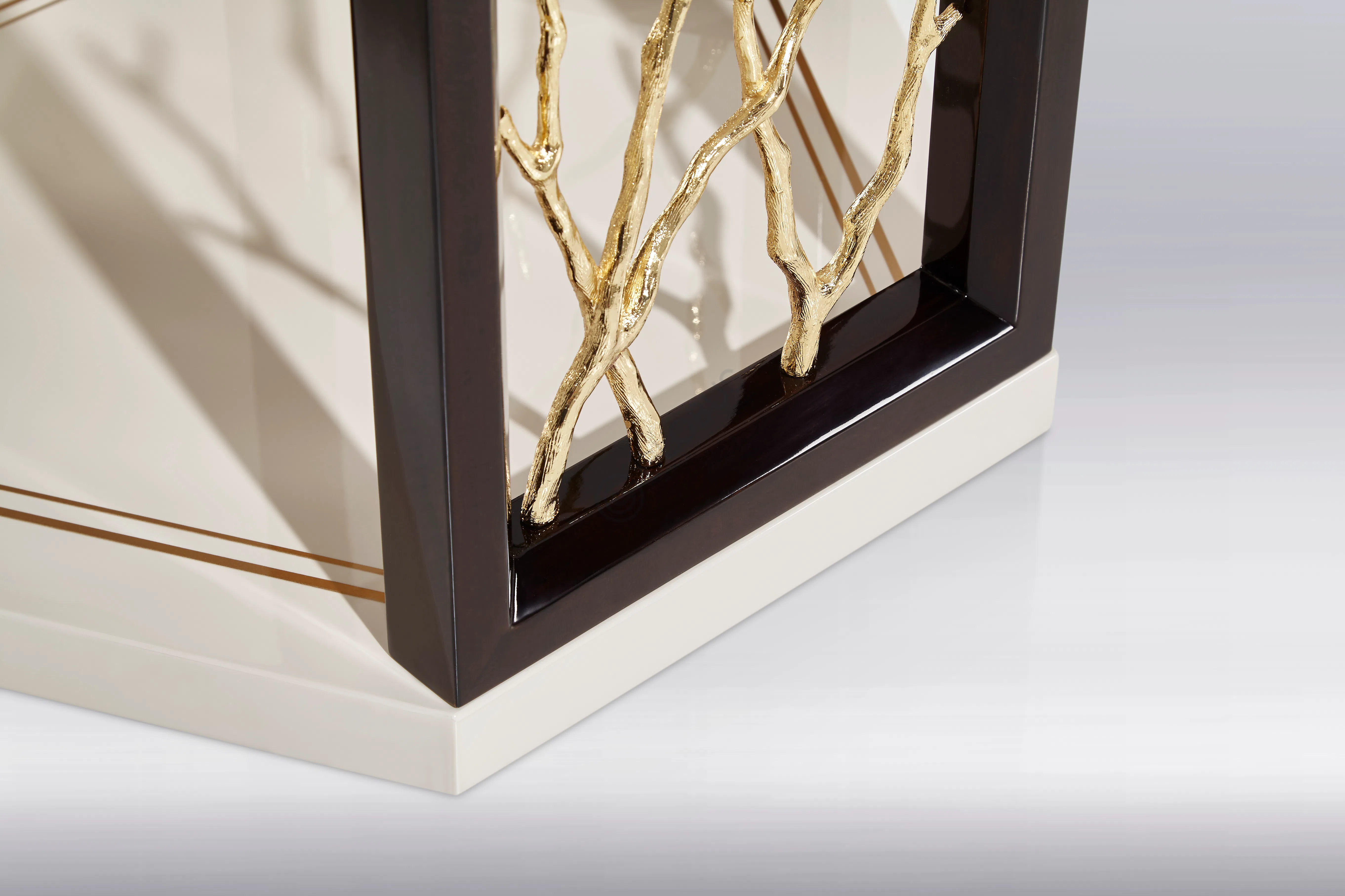 Угловой столик Philomenus