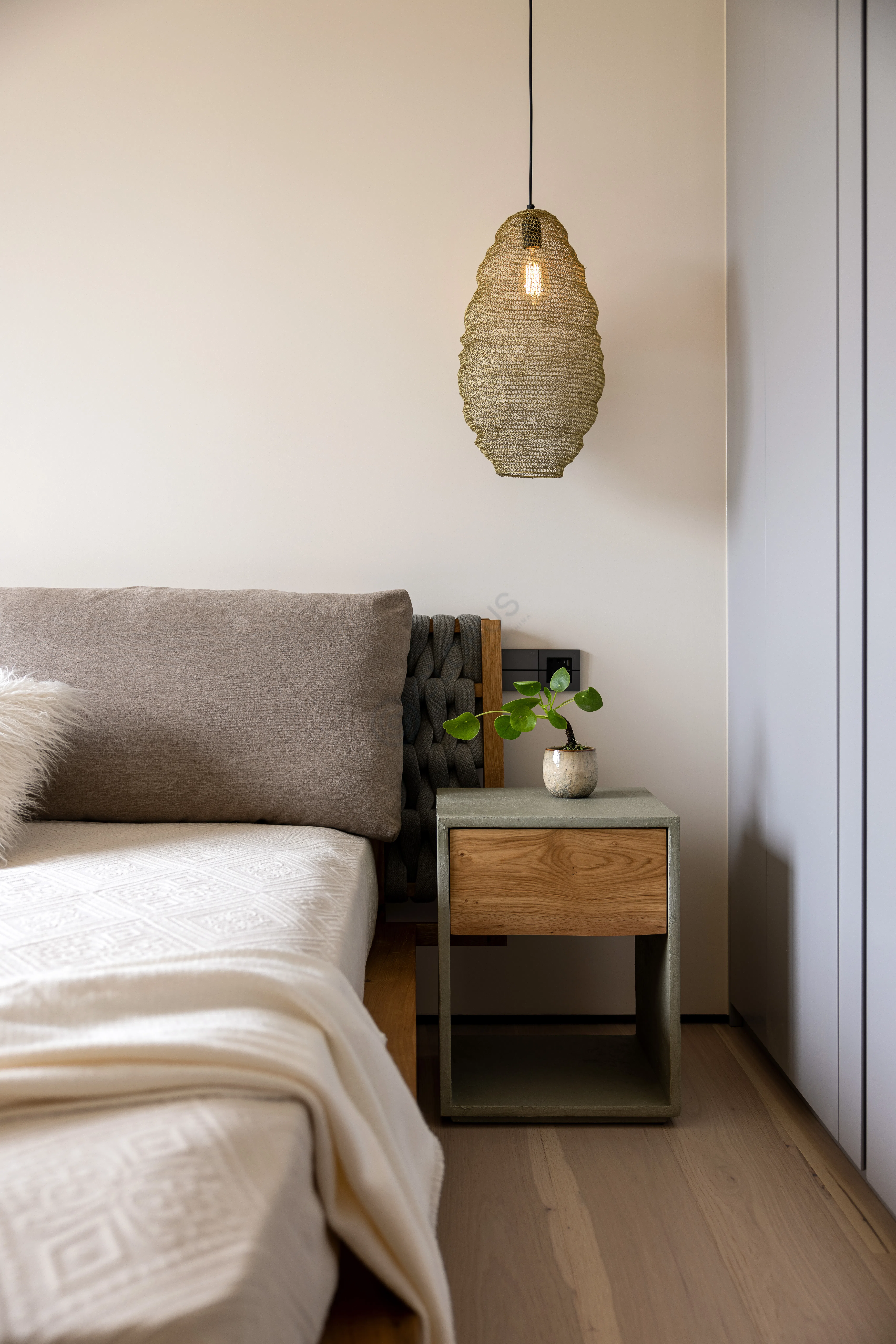 Прикроватная тумба Kornelja