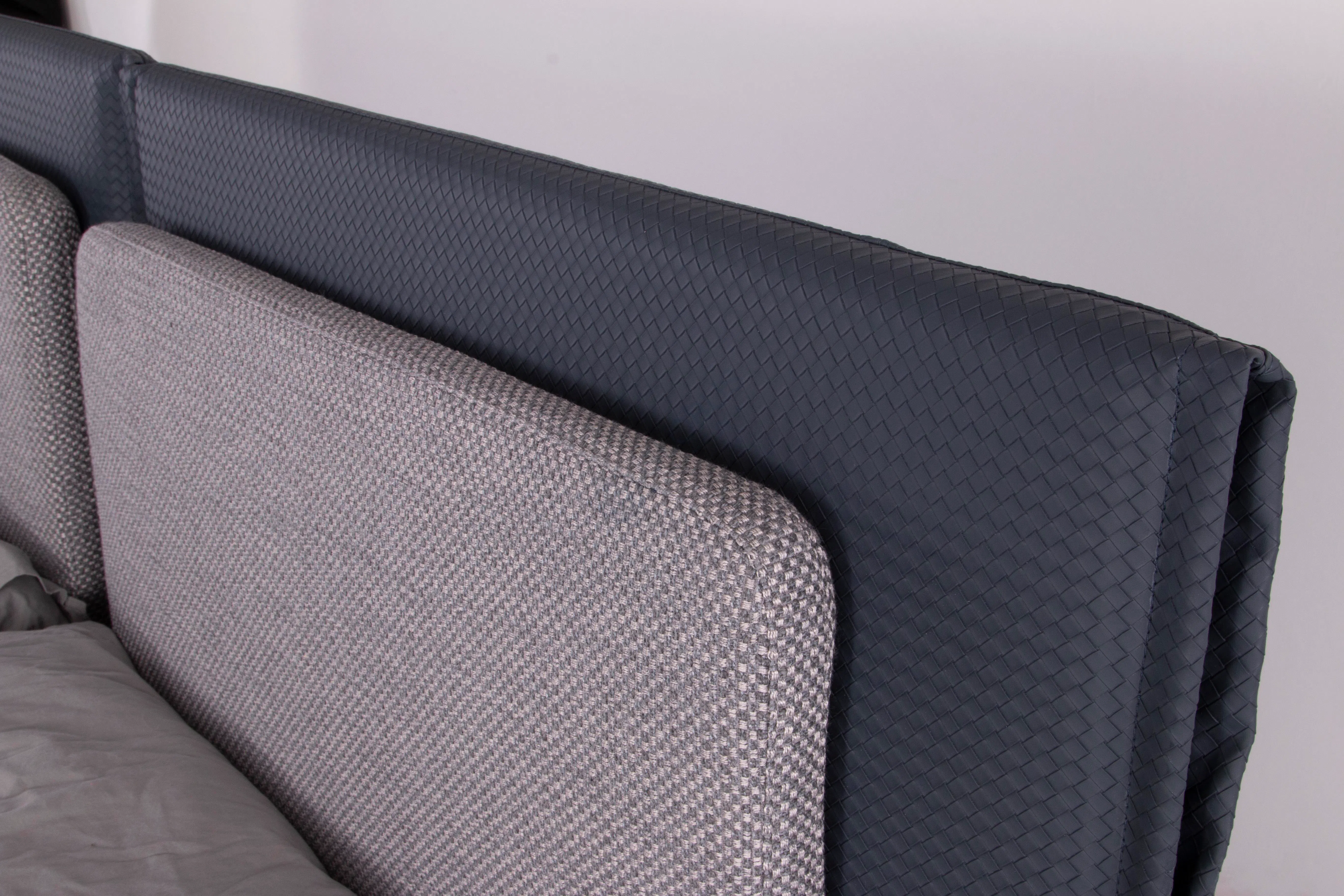 Кровать NATUZZI ITALIA Campus