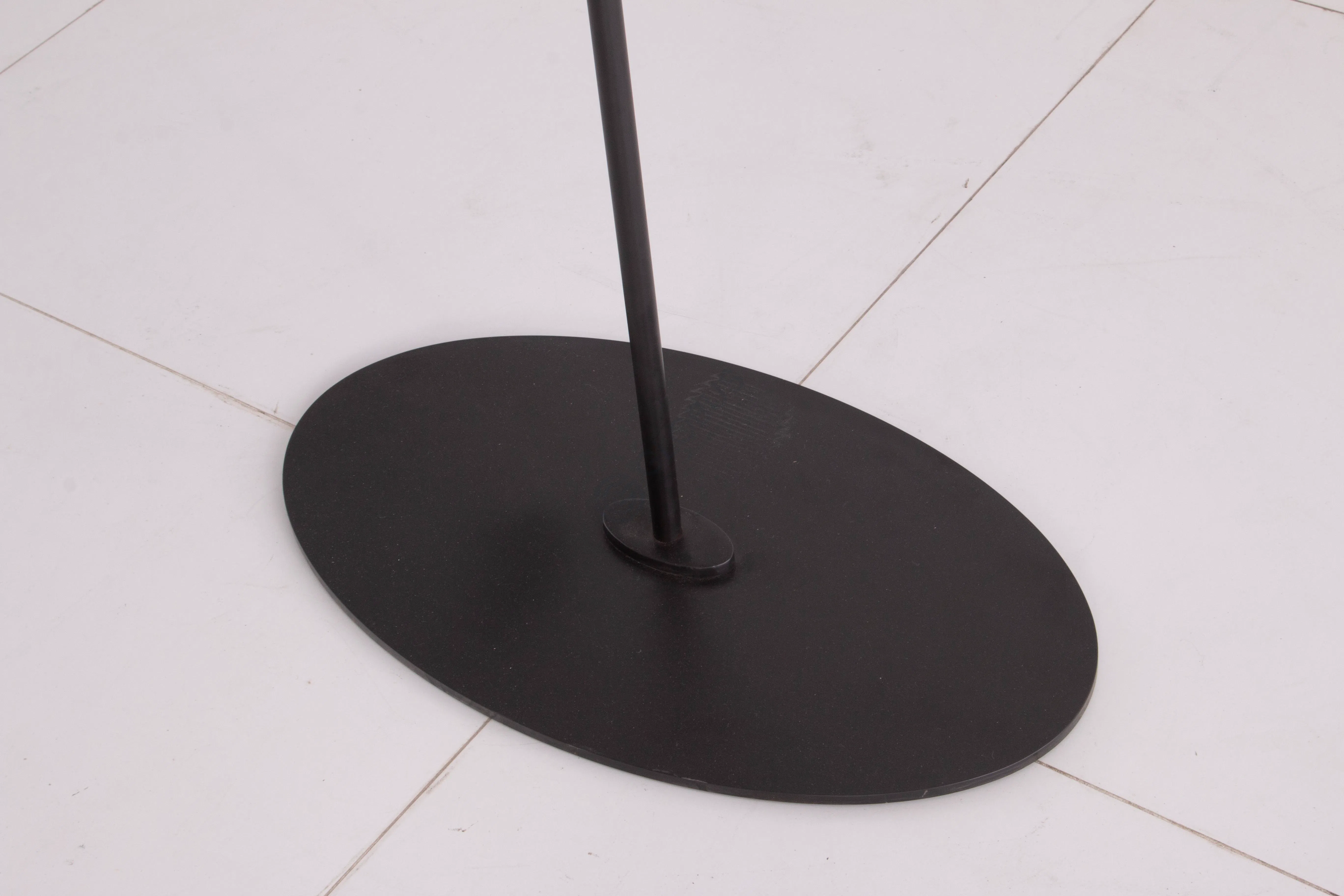 Вешалка Yveth