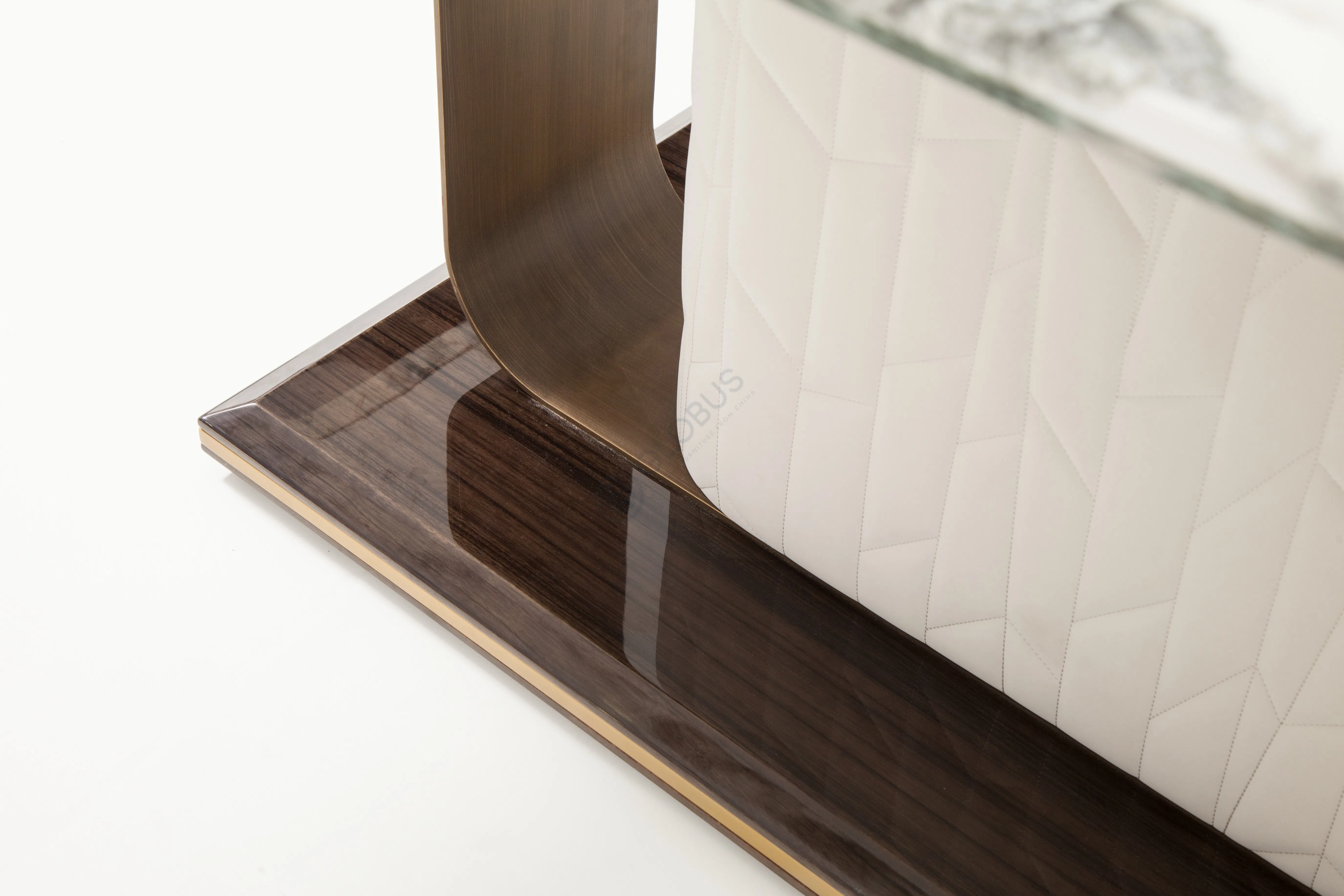 Обеденный стол Basium