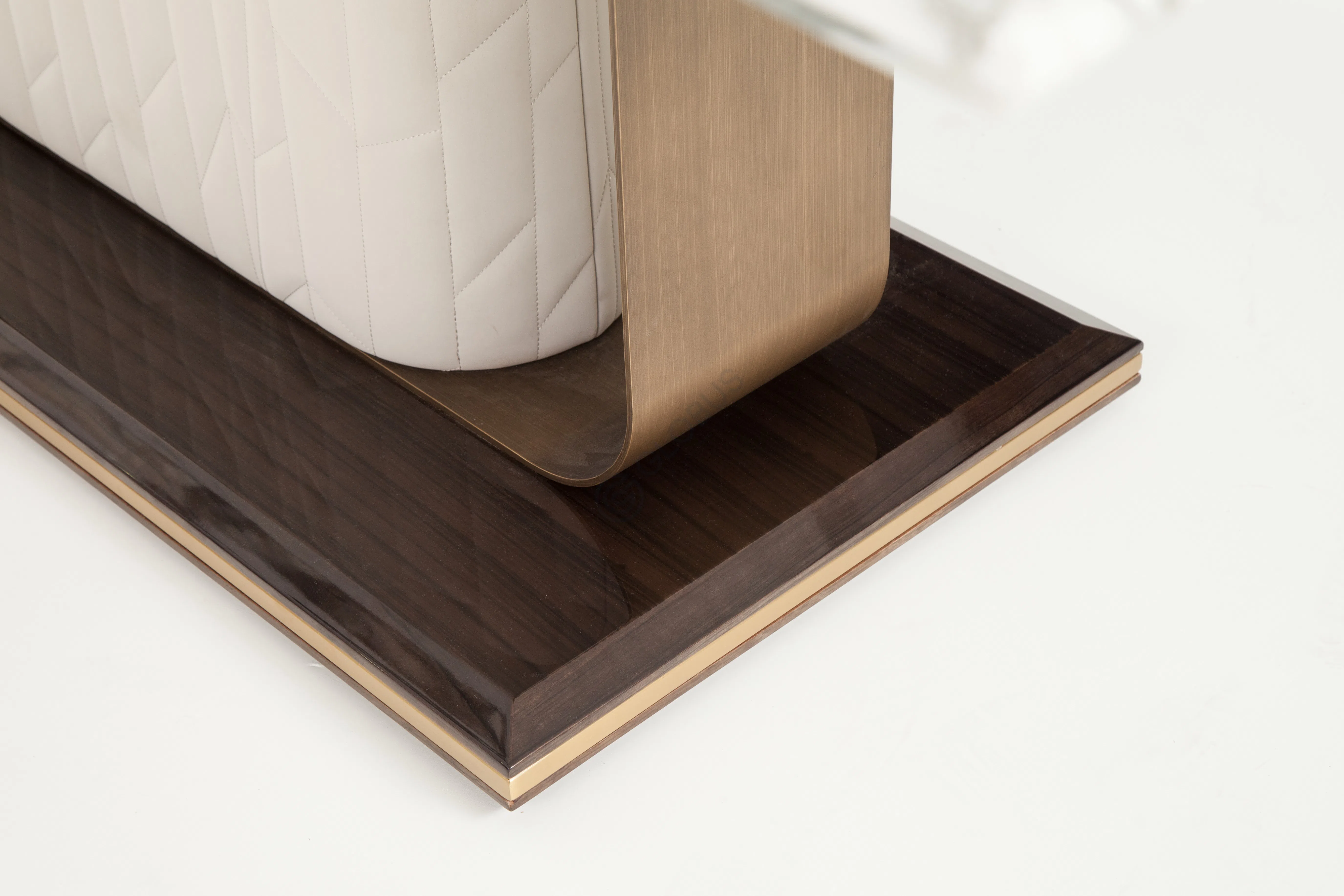 Обеденный стол Basium