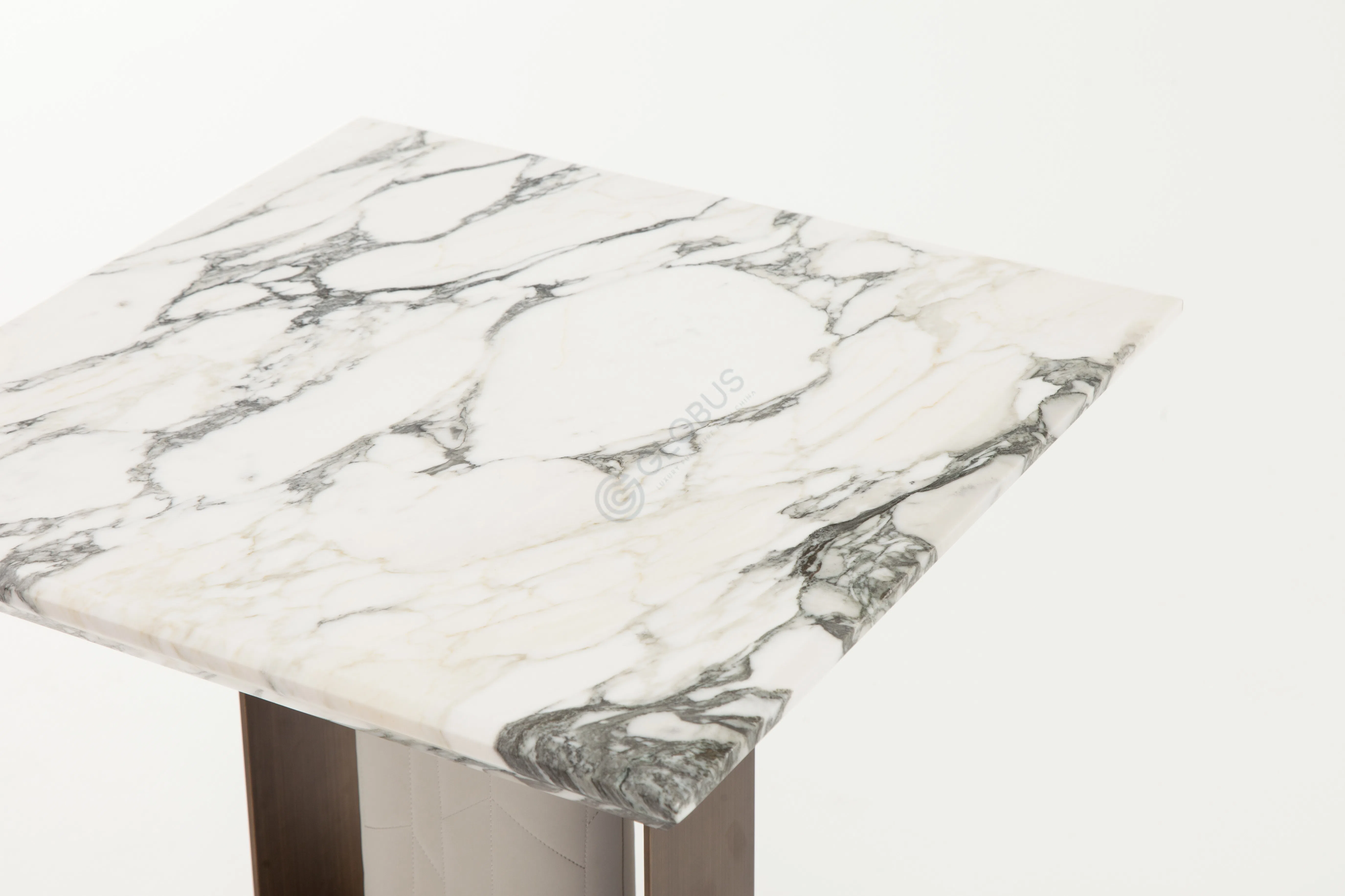 Угловой столик Guna