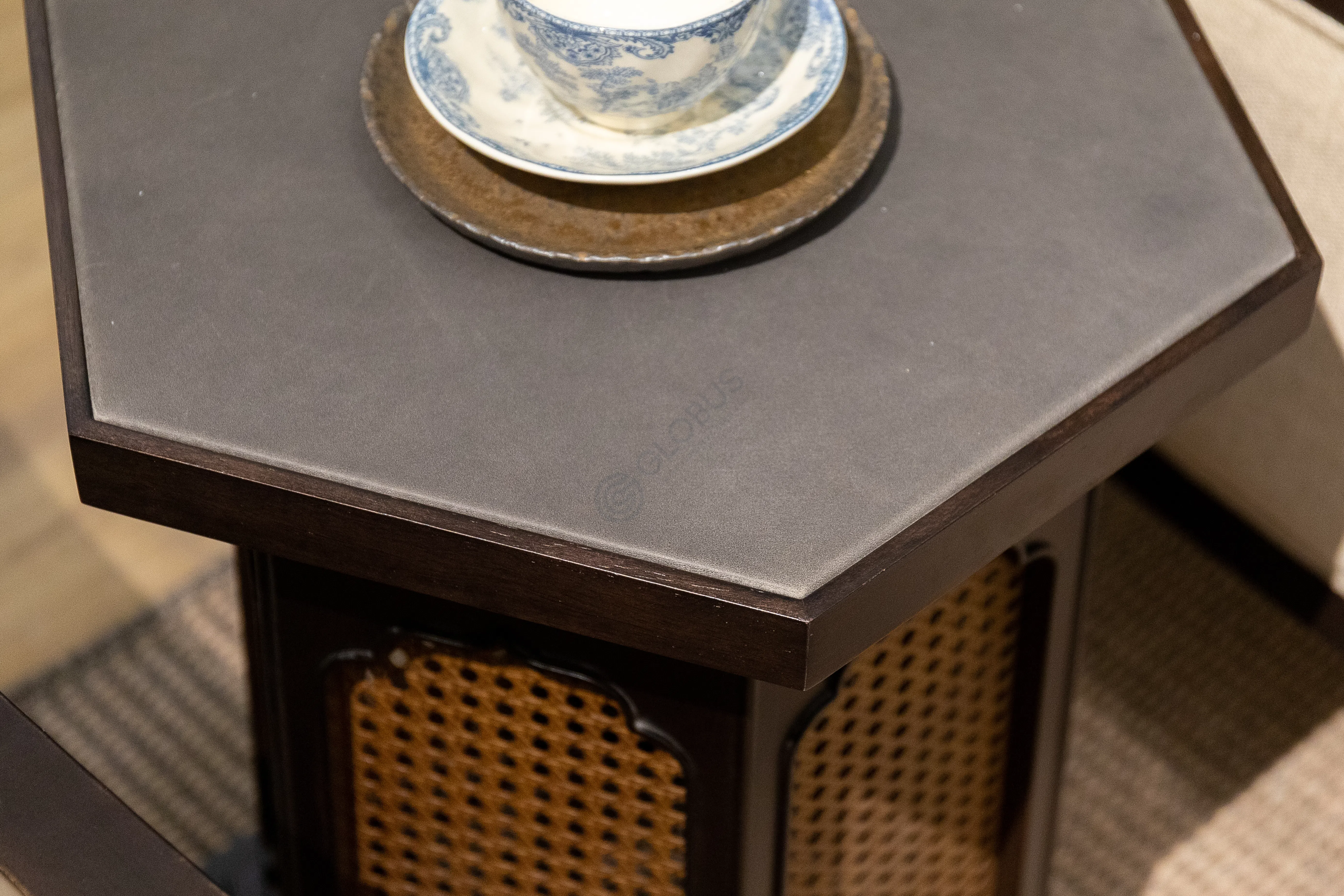 Угловой столик THEODORE ALEXANDER Catherine