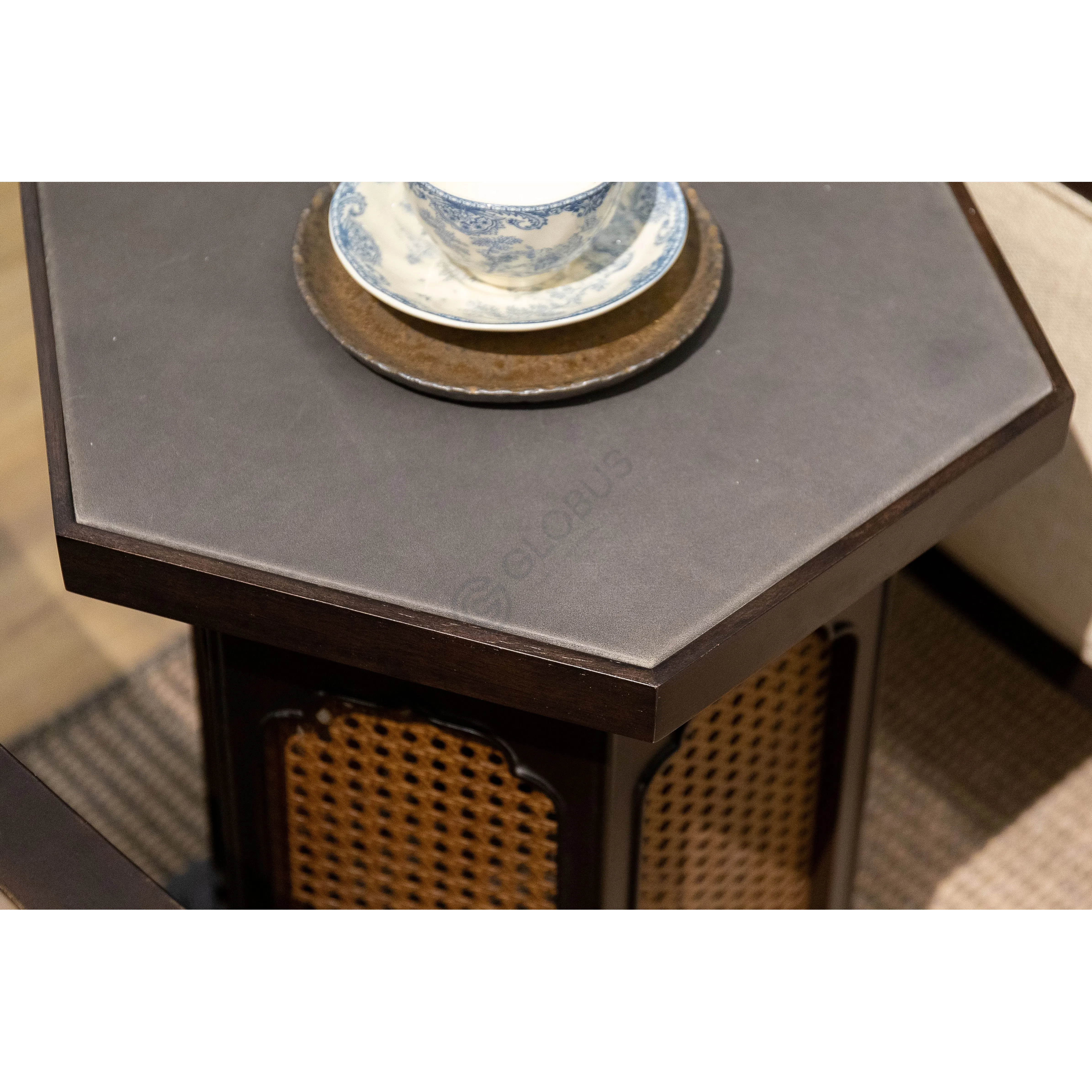 Угловой столик THEODORE ALEXANDER Catherine