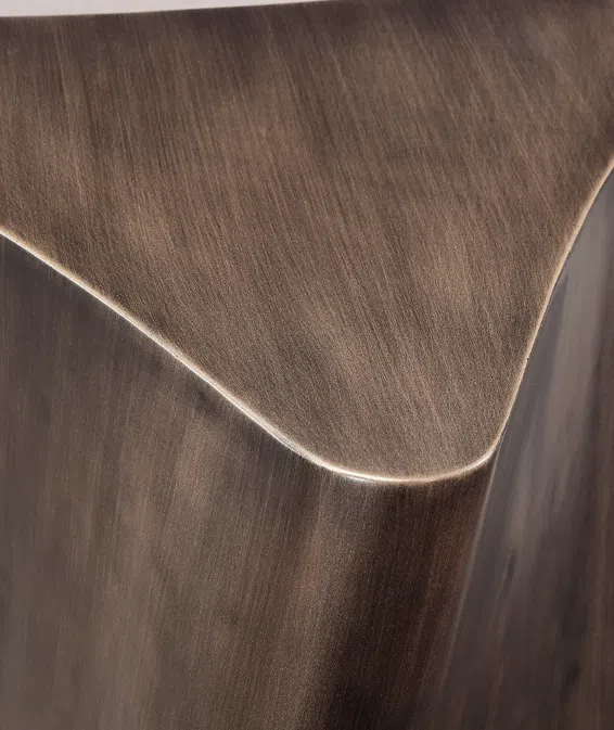 Угловой столик Tarquinus