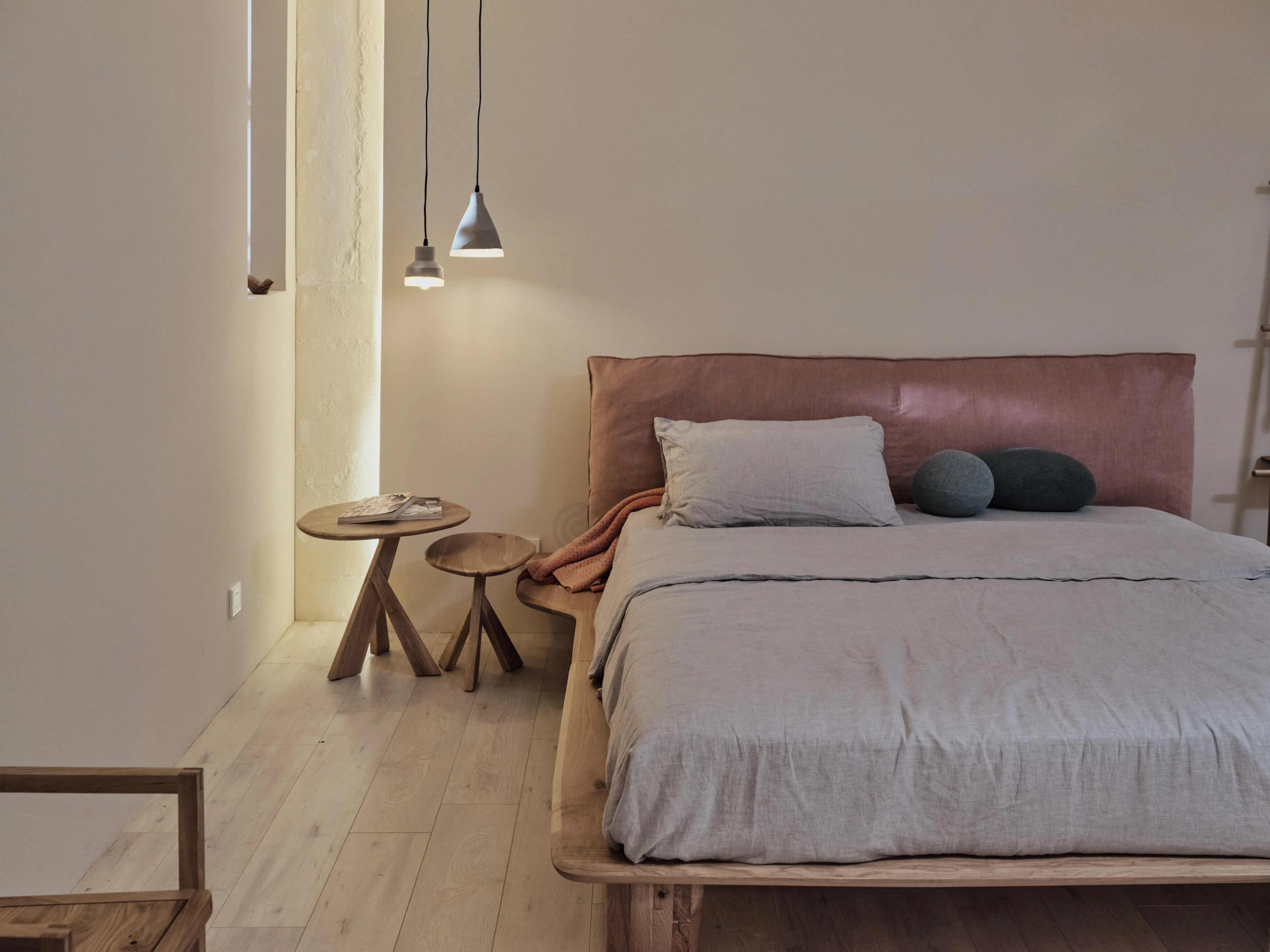 Угловой столик Labelexia