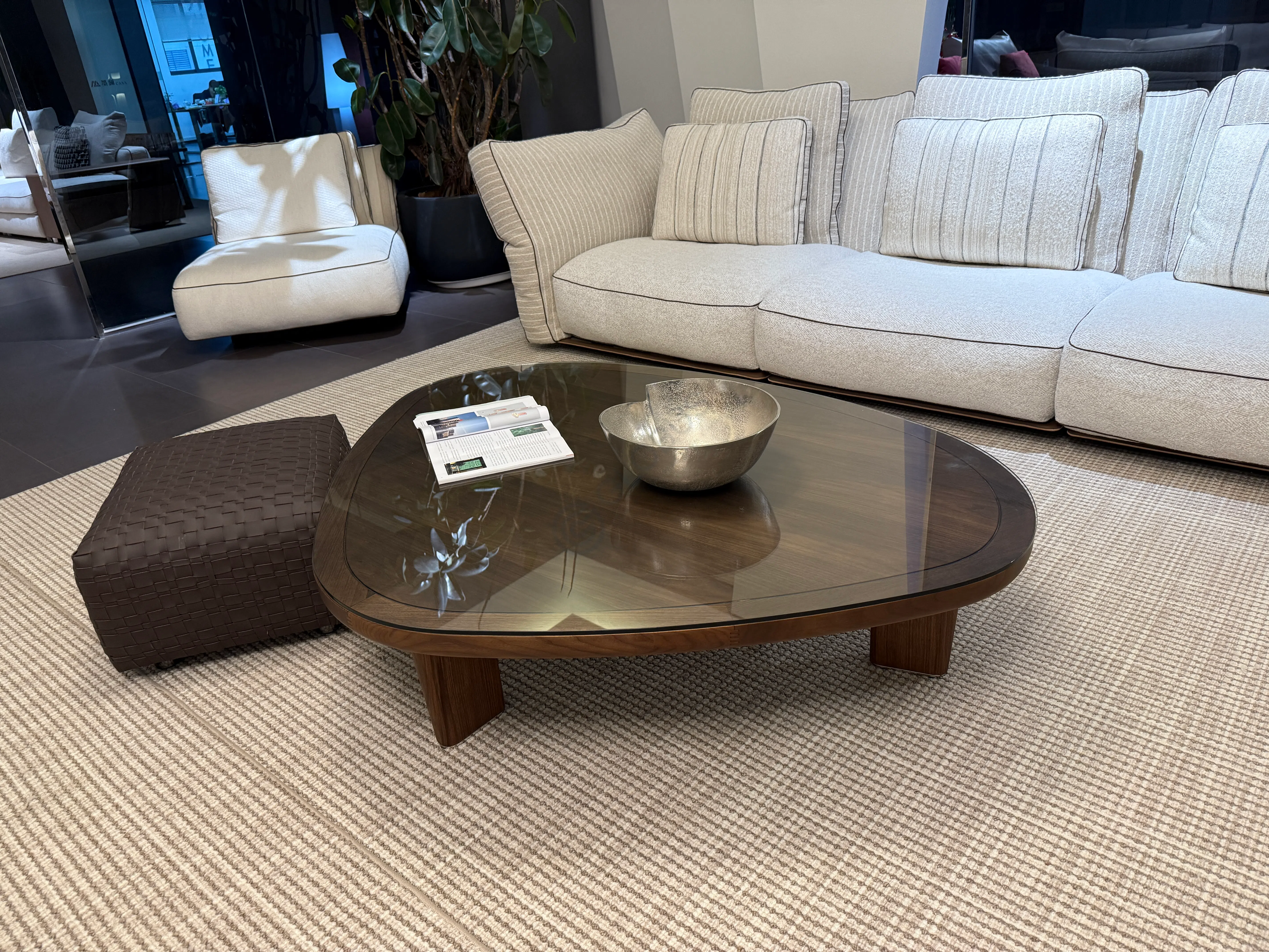 Журнальный столик Genella