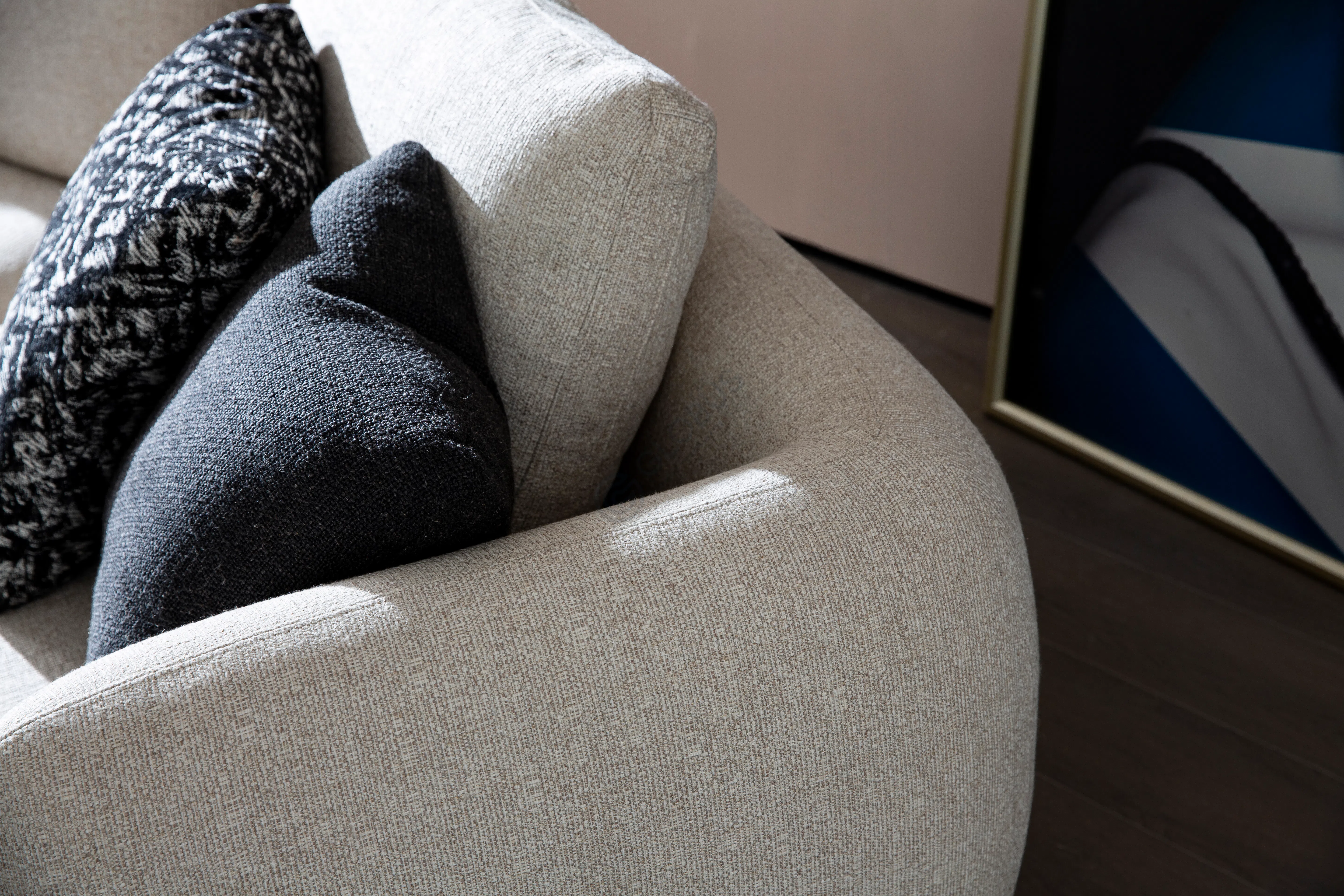 Диван EICHHOLTZ Sidney