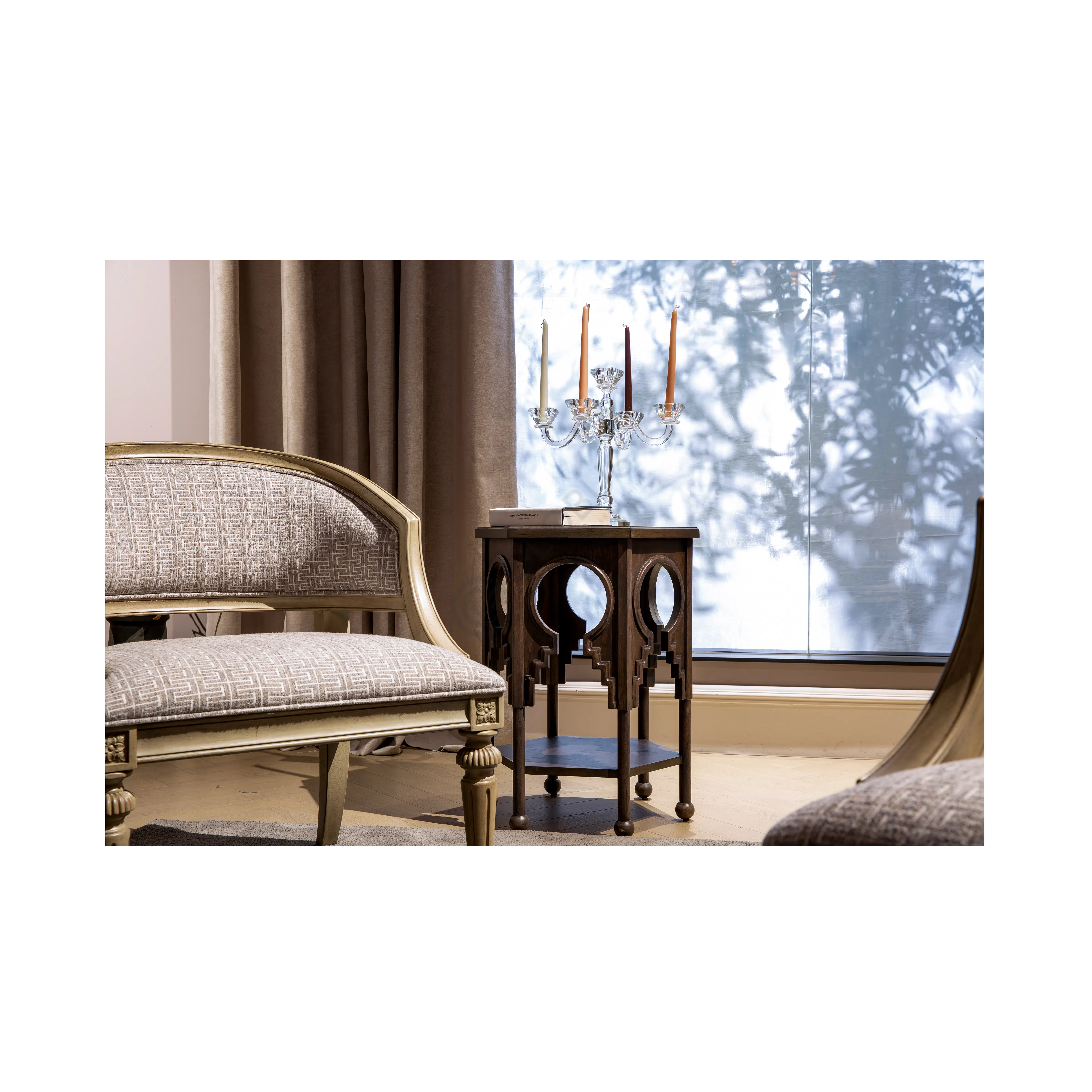 Угловой столик Ylvestus