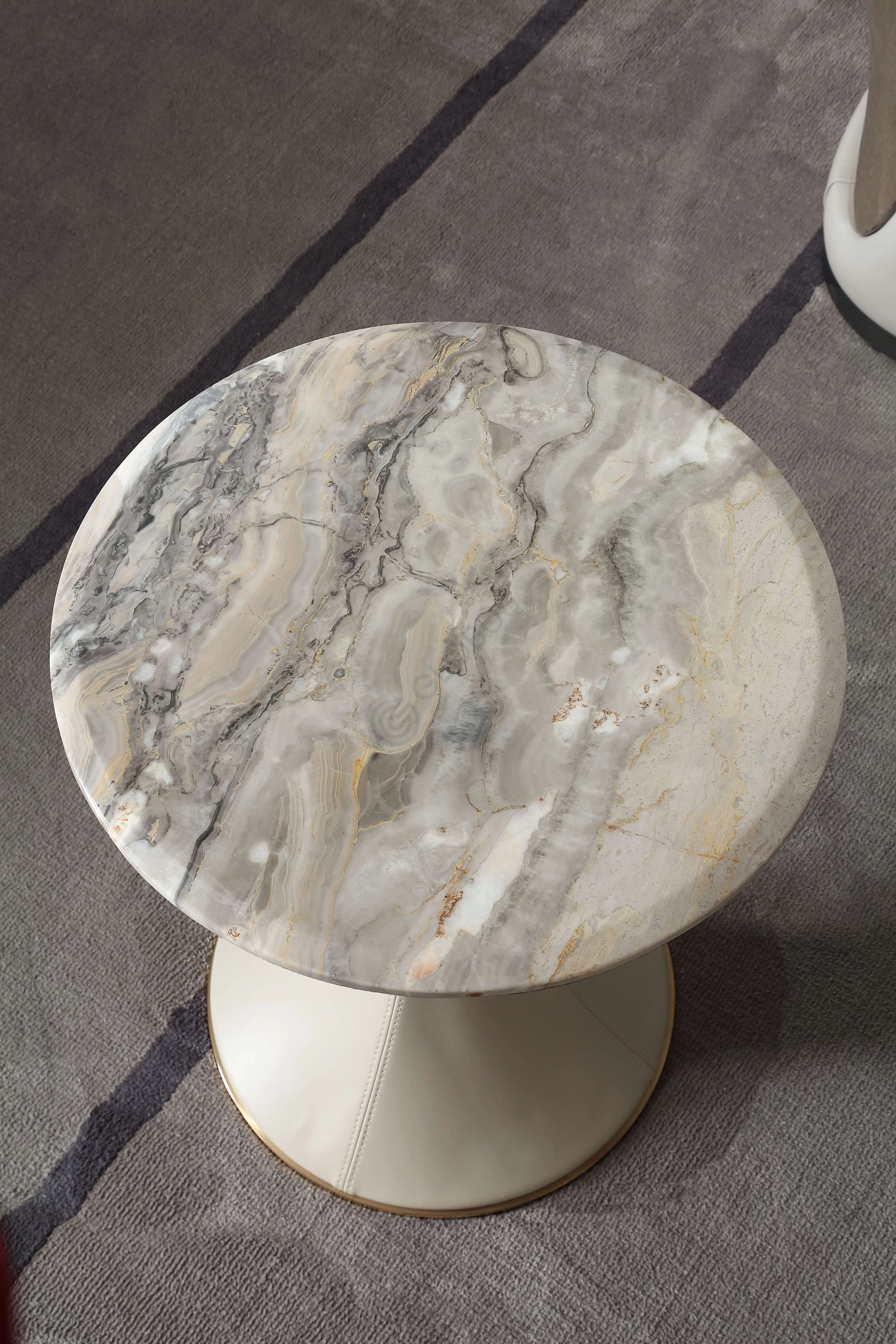 Угловой столик Inigo