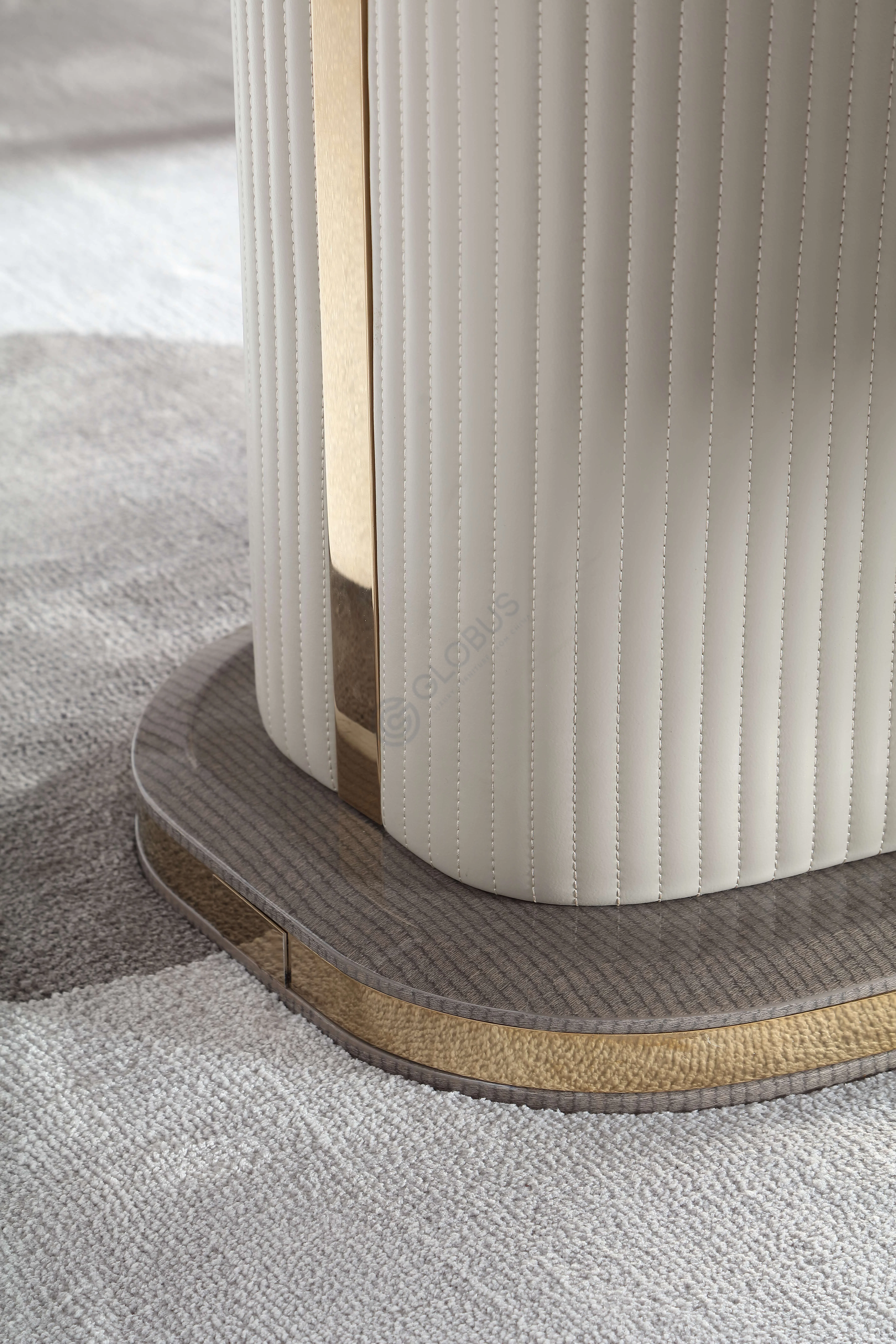 Обеденный стол Lavaughn