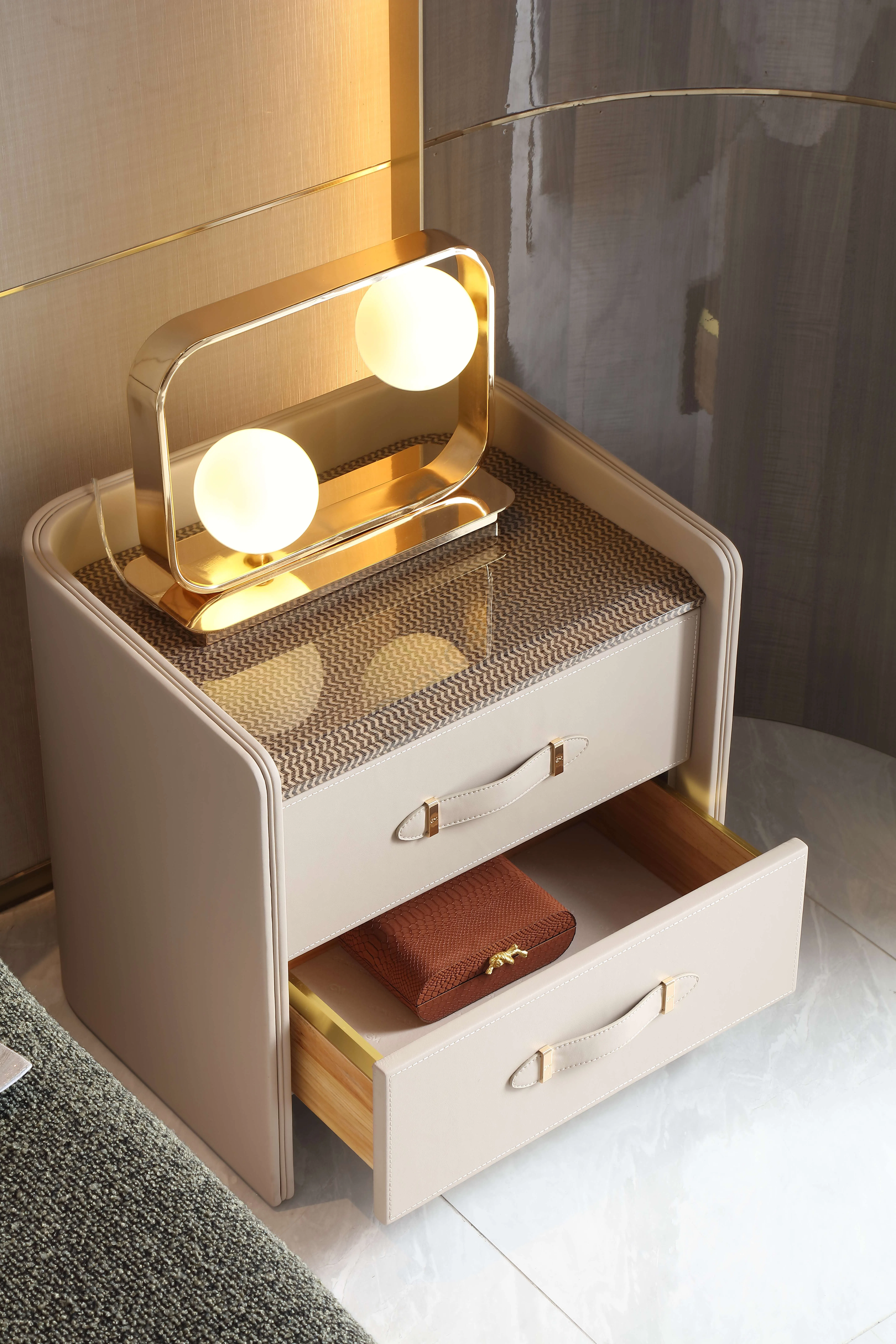 Прикроватная тумба Aquini