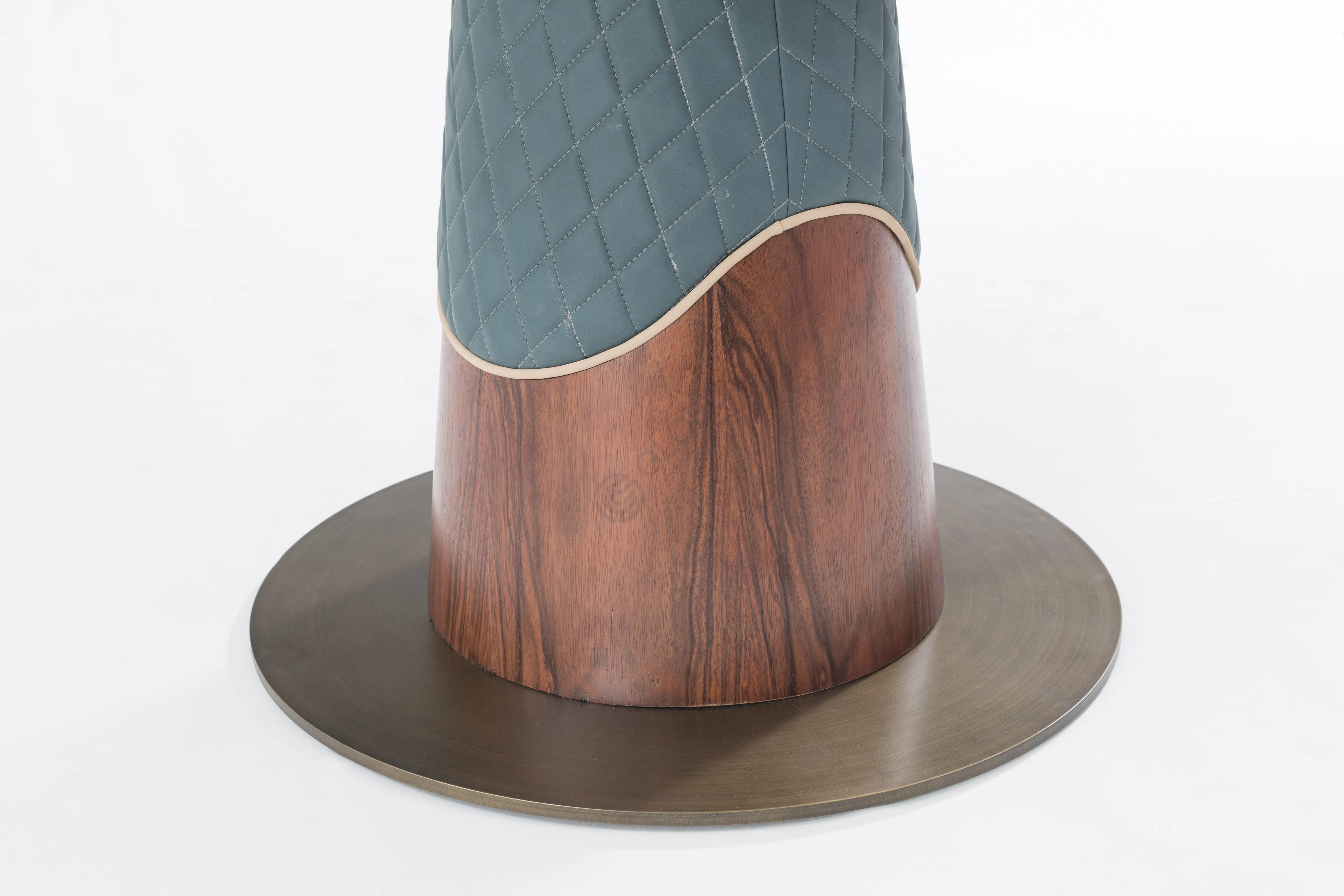 Обеденный стол Xenarina