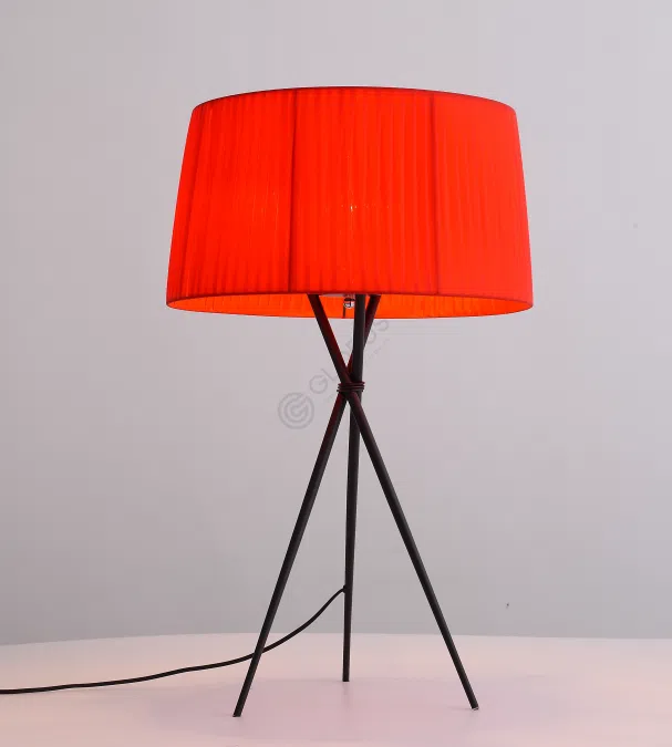 Настольная лампа SANTA&COLE Tripode