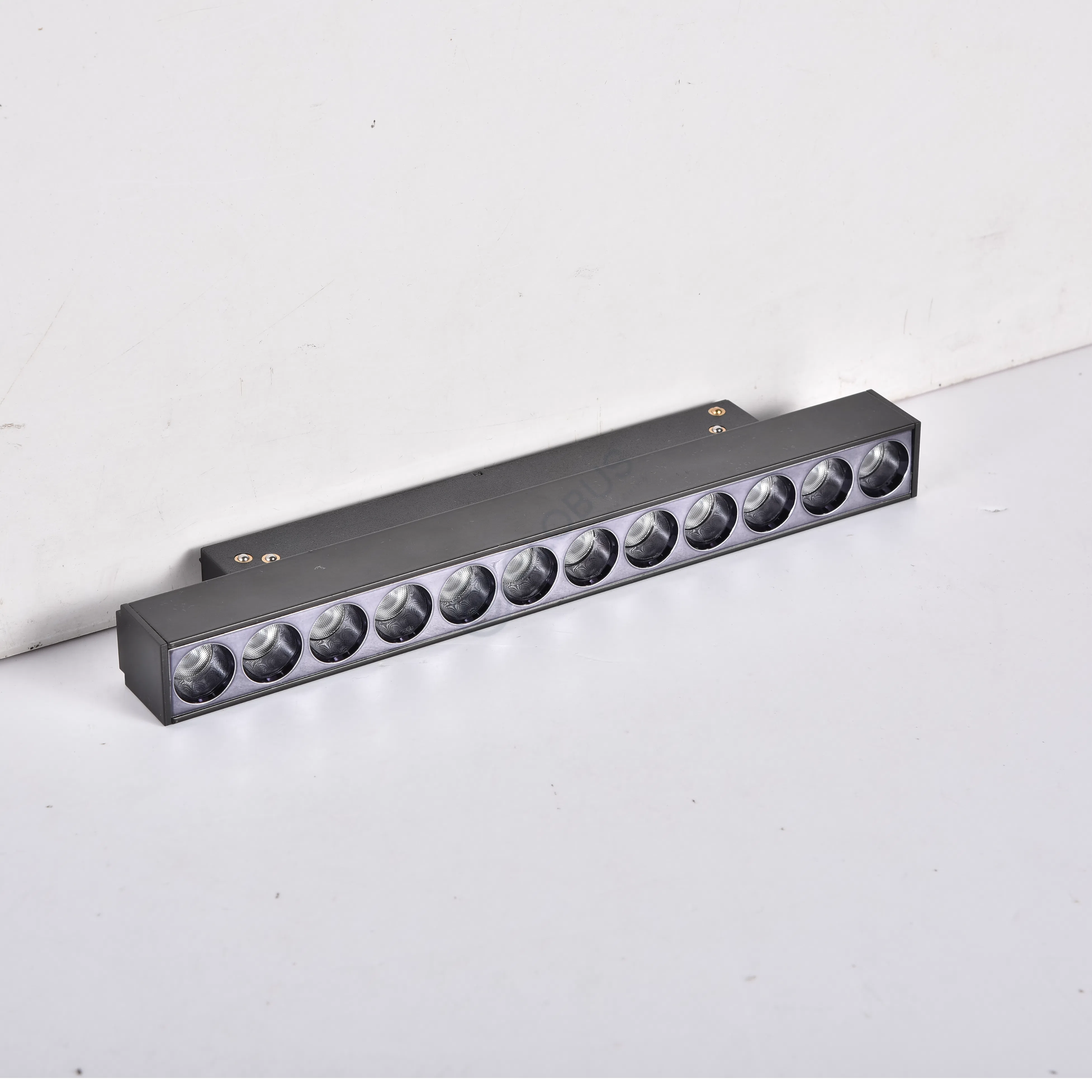 Трековое освещение Hadleigh