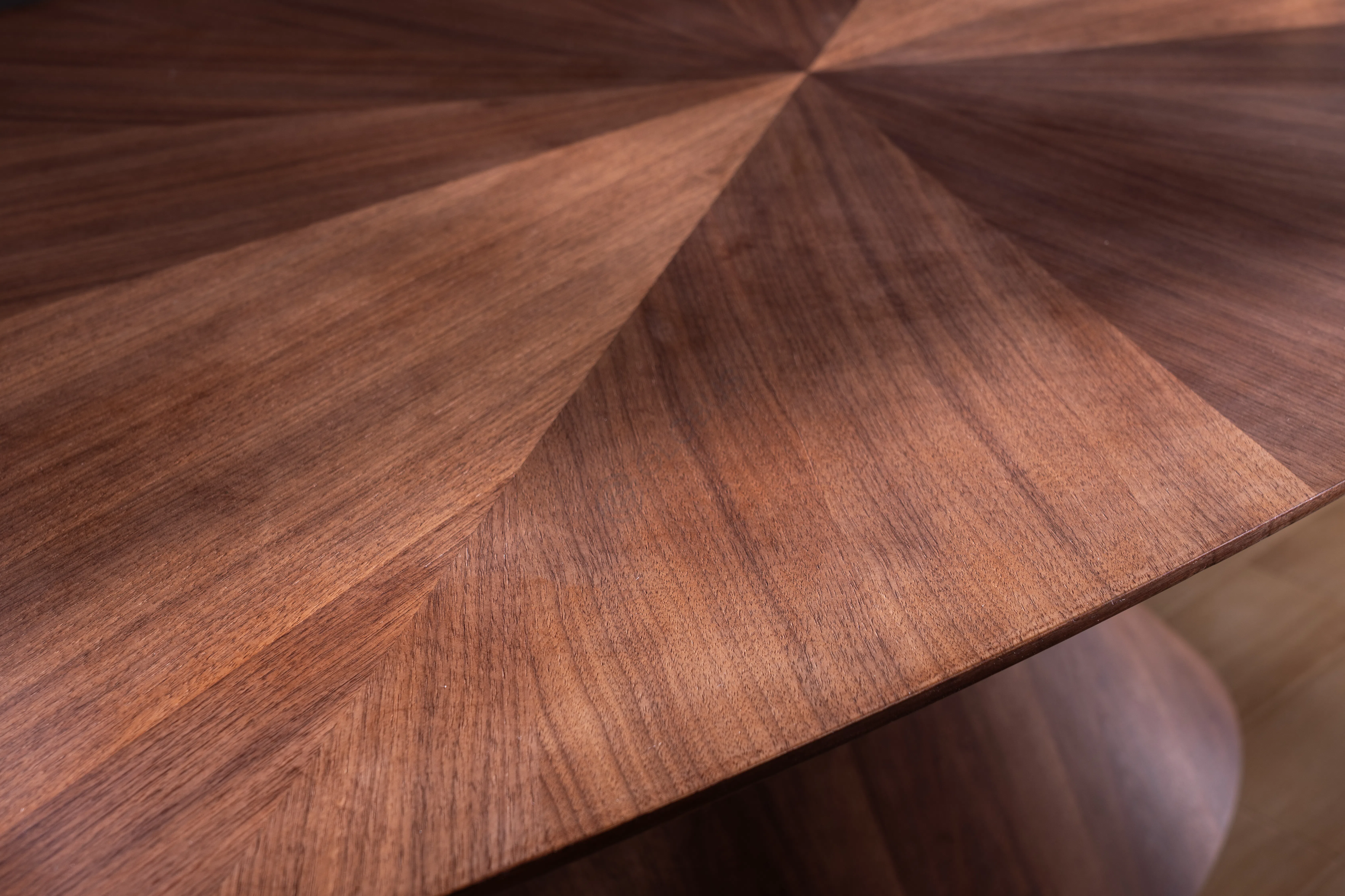 Обеденный стол Favonius