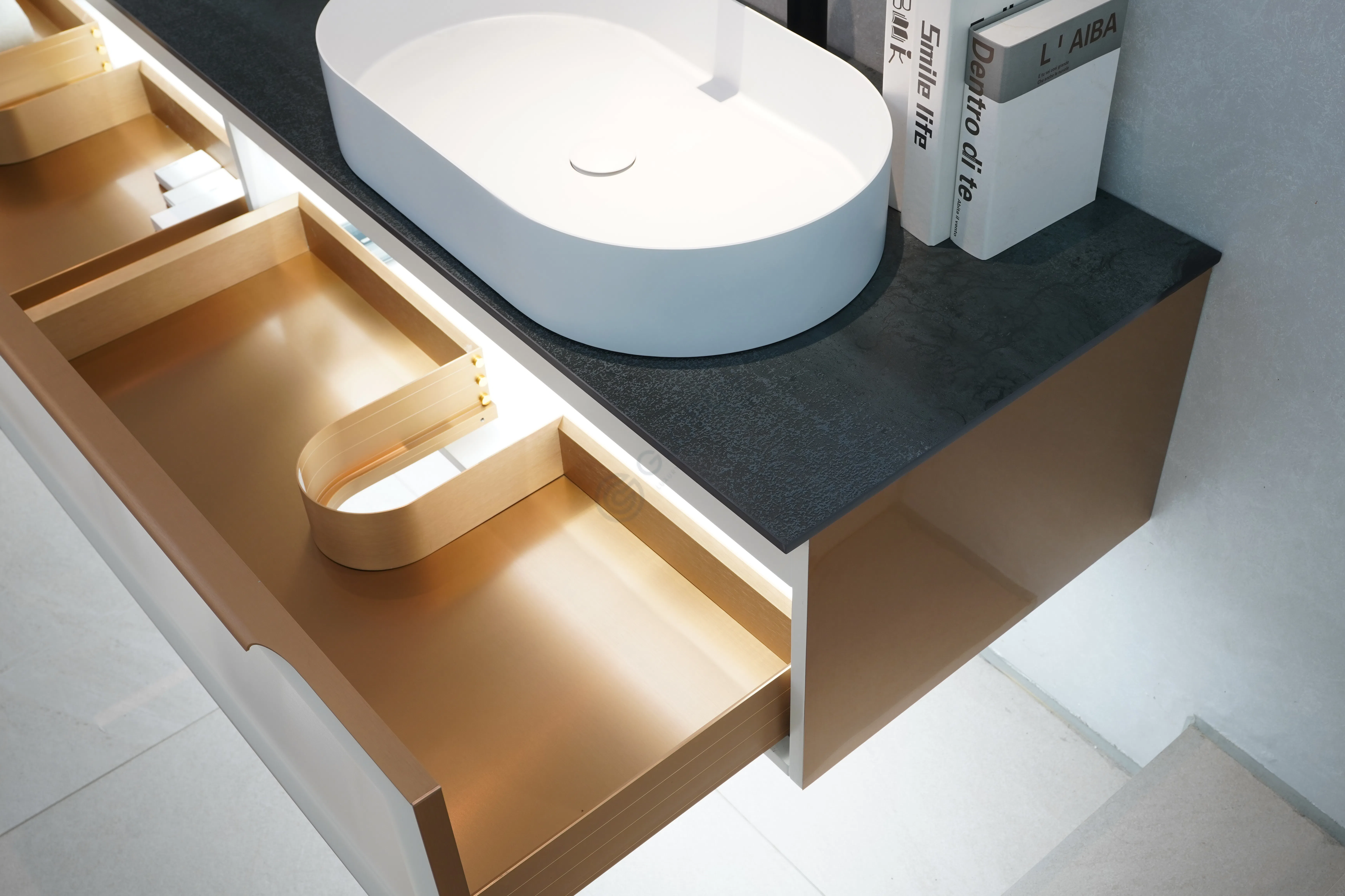 Ванный шкаф Embellis