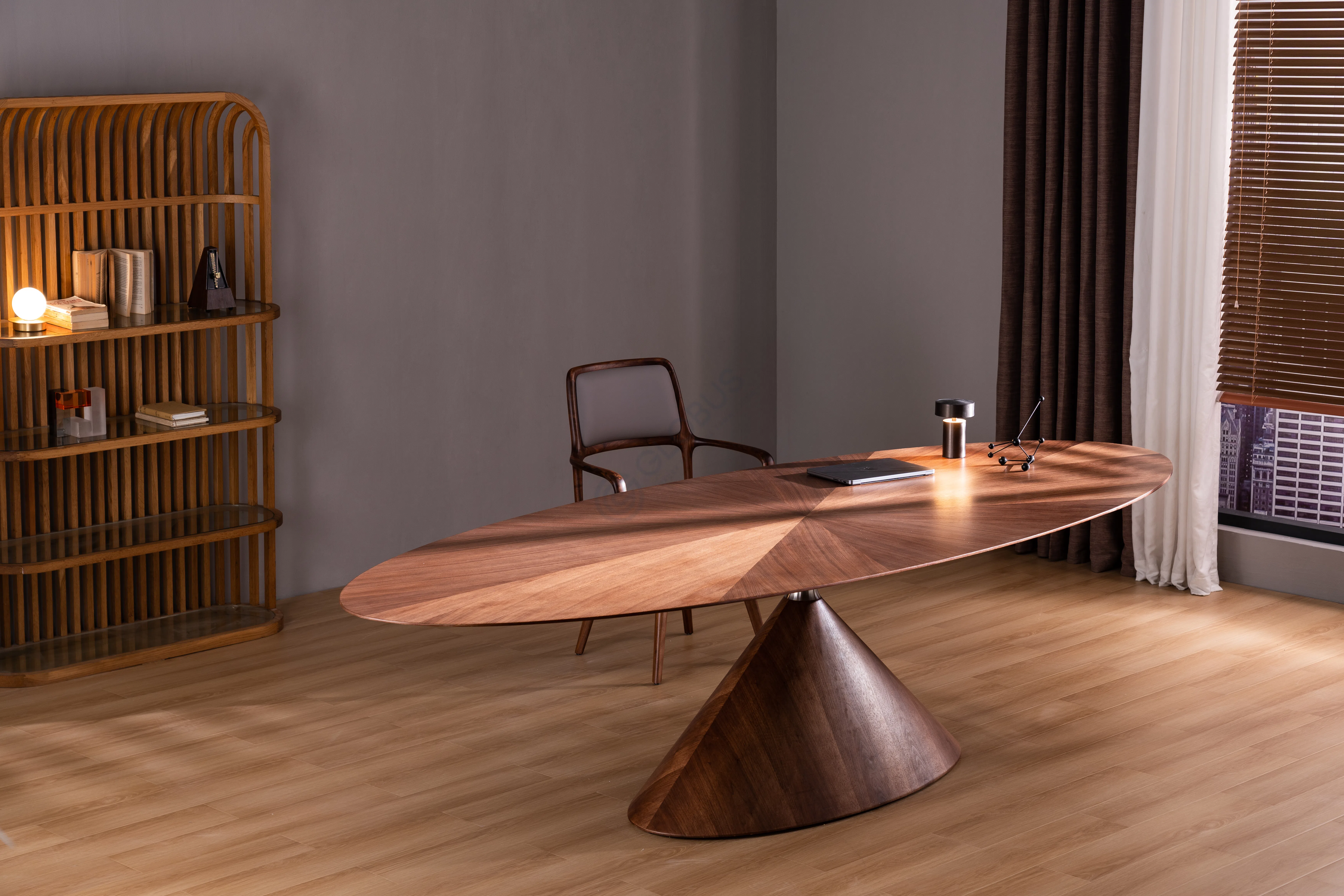 Обеденный стол Favonius